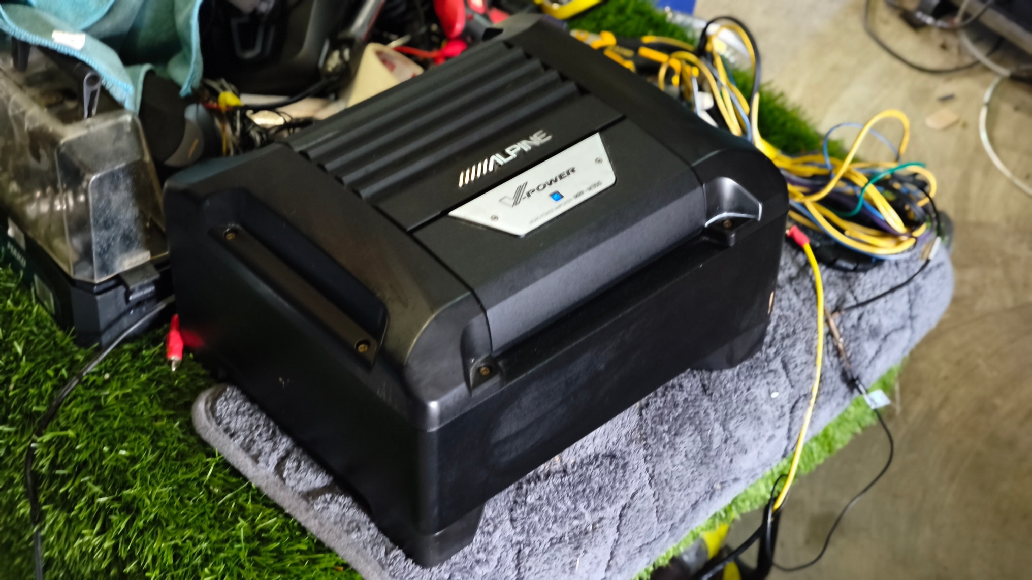 SOLD) Alpine SWD-2000 powered subwoofer class D MRP-M350 mono