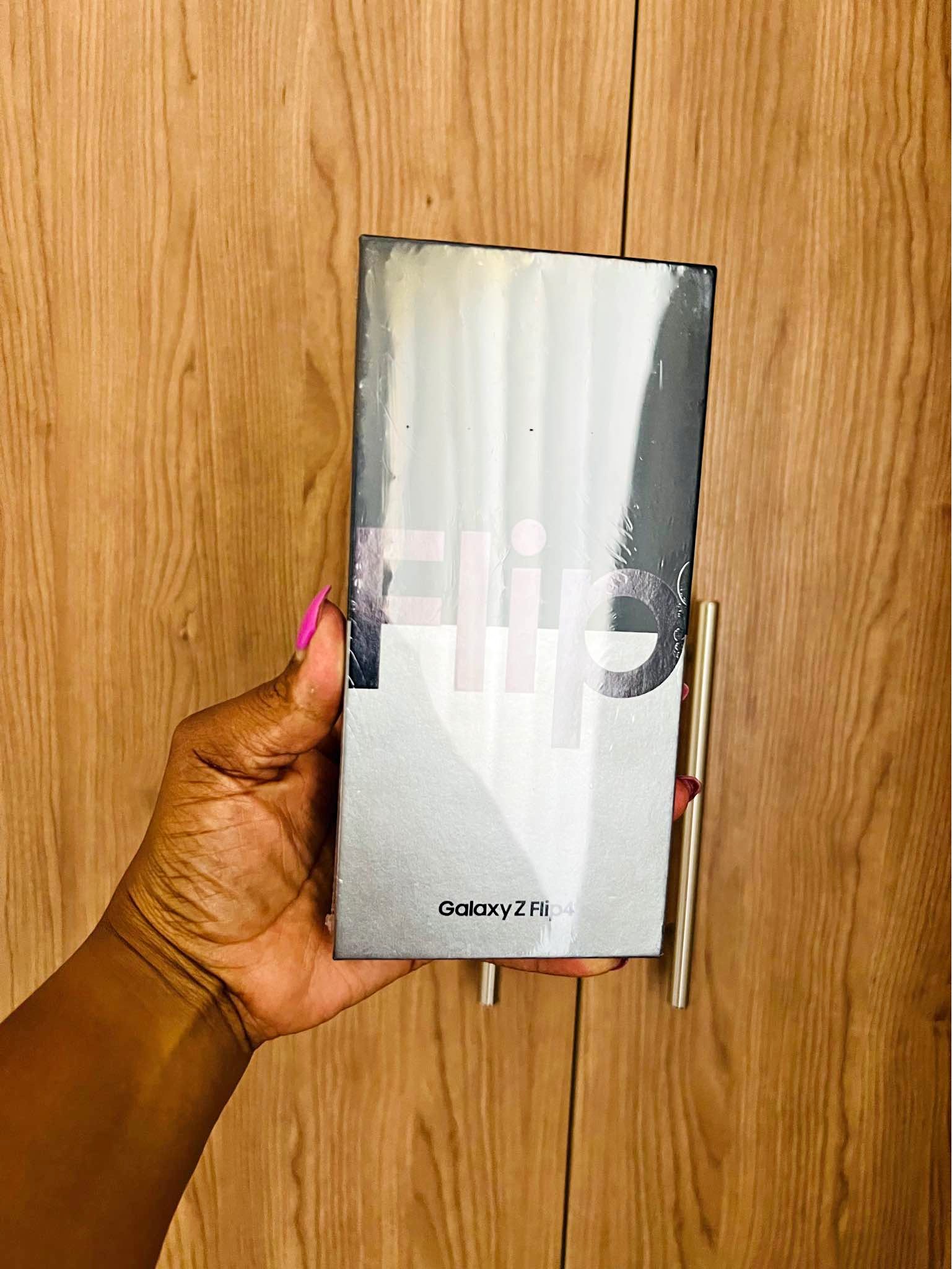 Samsung Z flip4 1256gb deep purple on sale at R7000 New sealed box , we ...