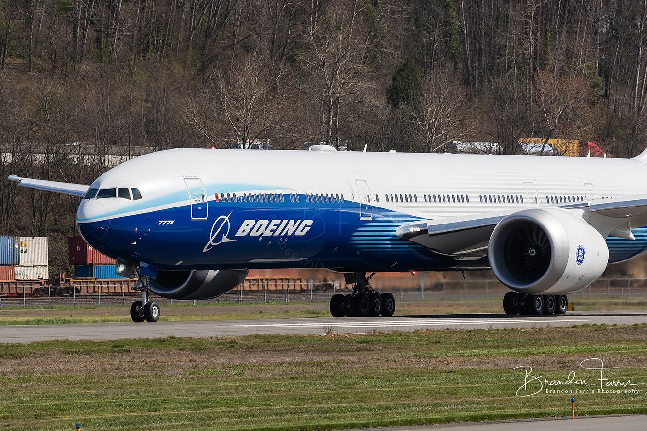 WH002, Boeing #777X (N779XX), blasting out of Boeing Field for