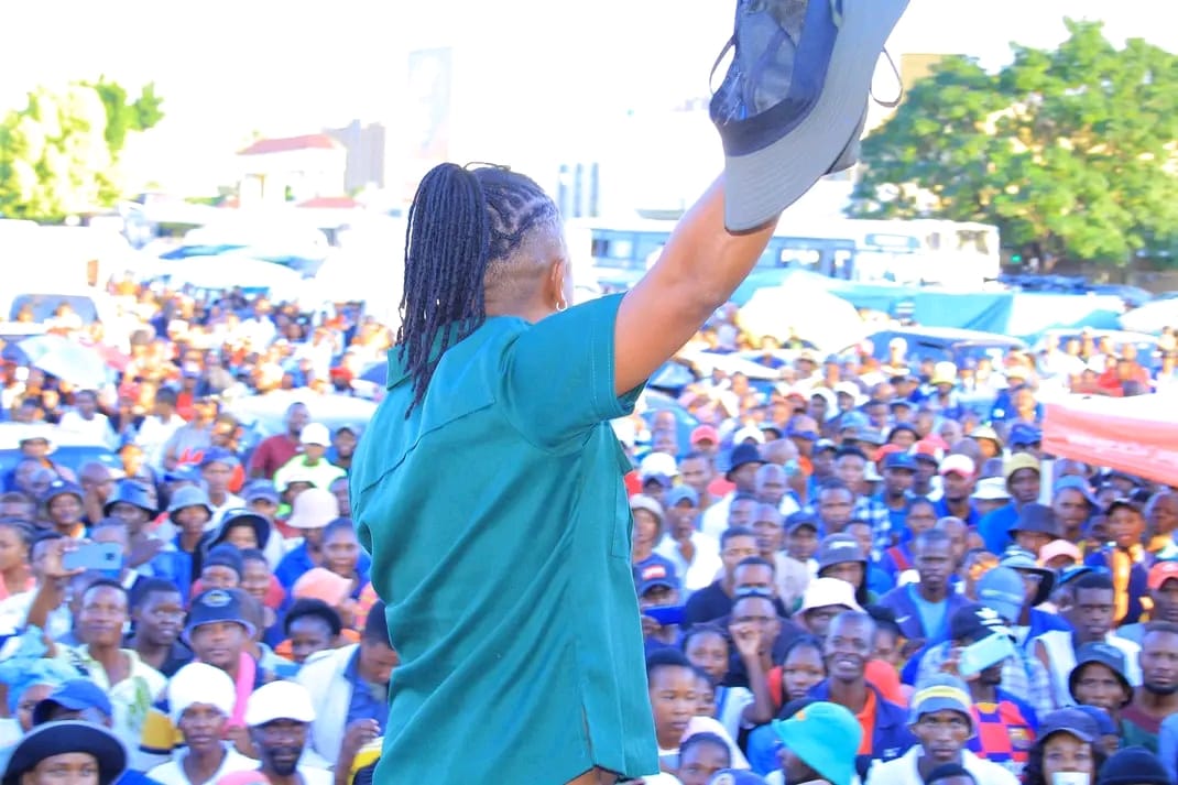 Century - 𝗦𝗘𝗡𝗧𝗢 𝗣𝗔𝗬𝗦 𝗛𝗢𝗠𝗔𝗚𝗘 𝗧𝗢 𝗛𝗜𝗦 𝗠𝗔𝗧𝗘𝗥𝗡𝗔𝗟 𝗟𝗜𝗡𝗘 Popular Musician and ...