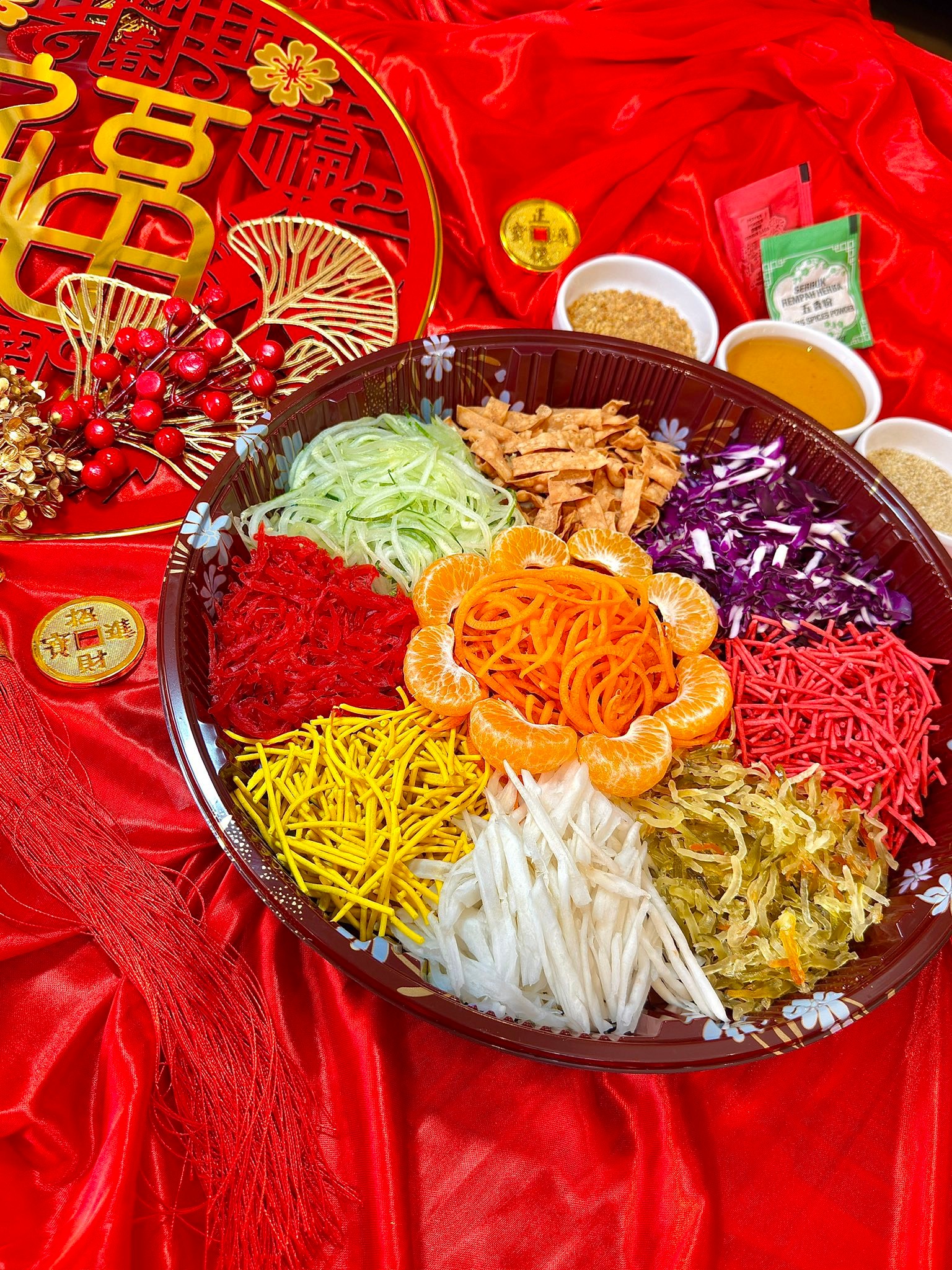 🎉 七彩捞生来咯 🎉 新年捞一捞，风生水起！ 大份 RM38 小份 RM28 （只限外带） 📆 12/2 – 15/2 只卖4天 🚨 数量有限 ...