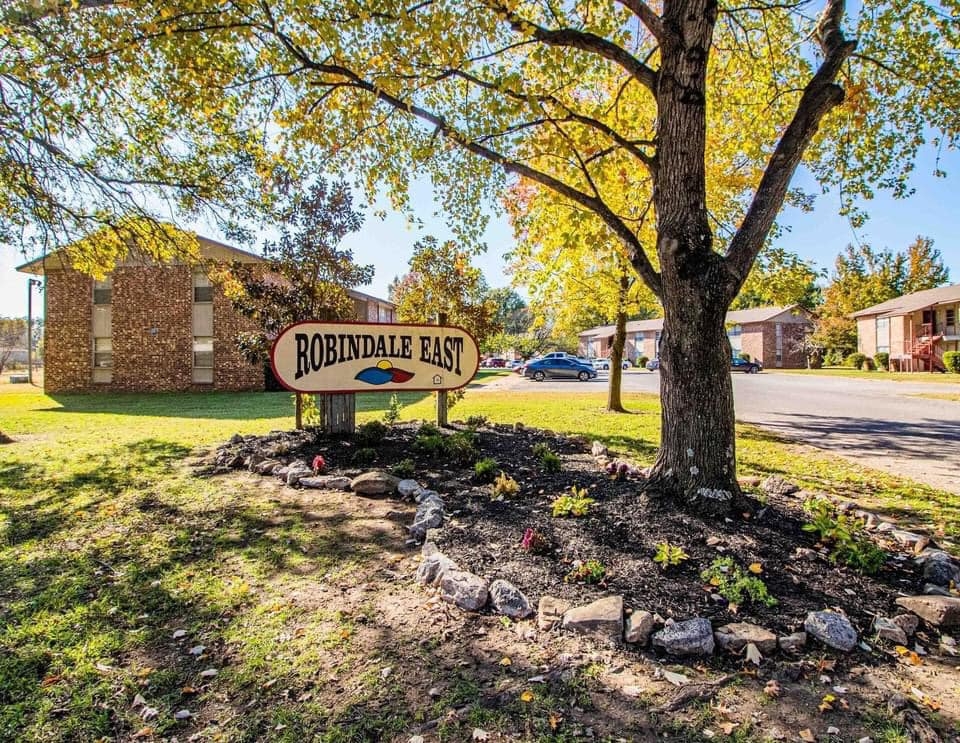 Robindale East Apartment