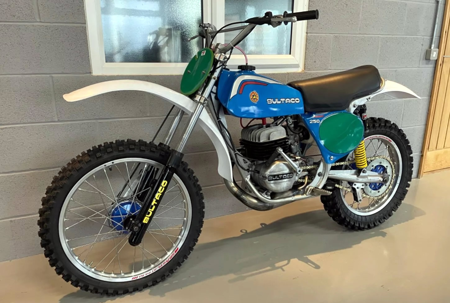 CROSS BULTACO Mercury 中古 バイク　1/24