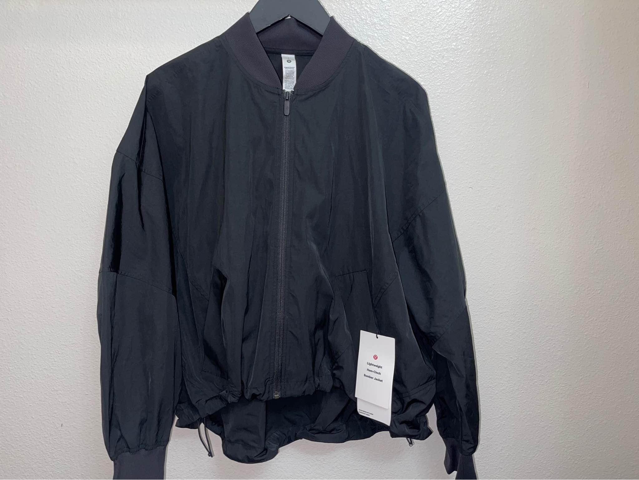 ルルレモンLightweight Hem-Cinch Bomber Jacket