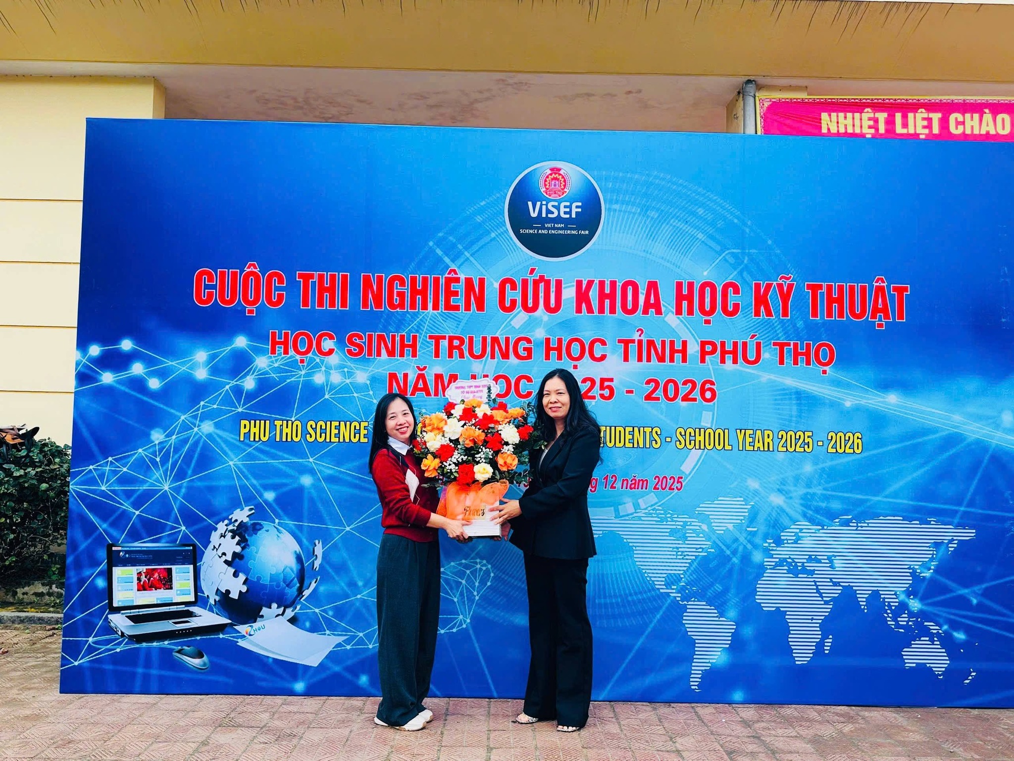 Trường THPT Bình Xuyên... - Trường THPT Bình Xuyên - Phú Thọ