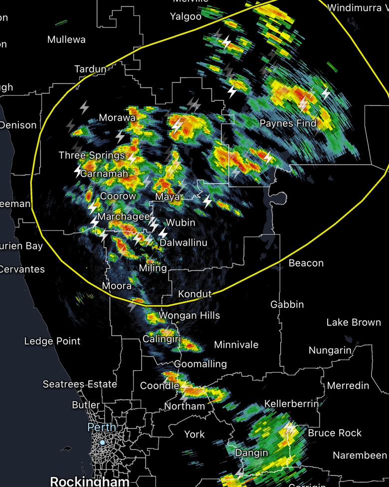Perth Weather Live - Big line of storms stretching from Kulin in the ...