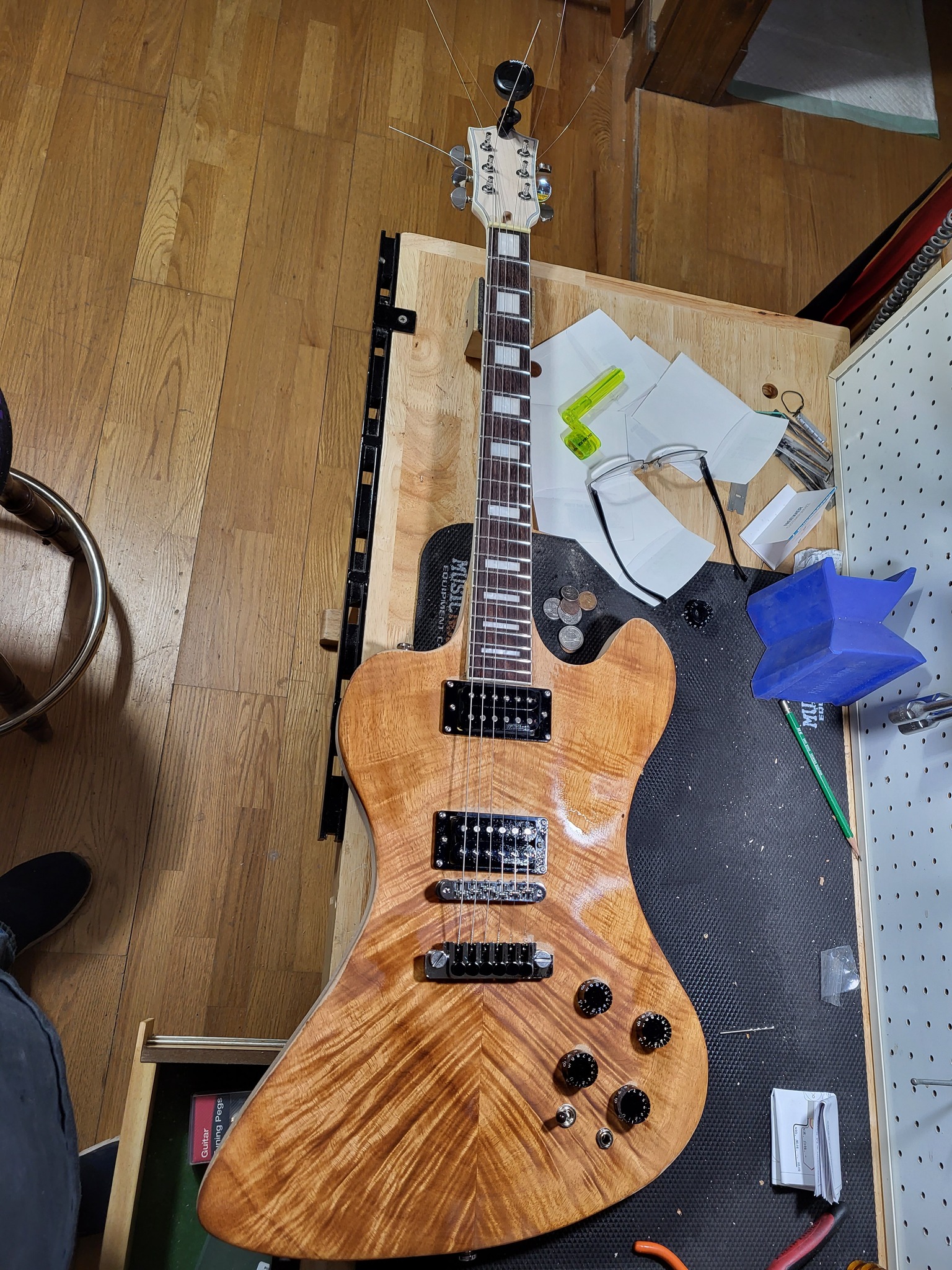 Axsom customs - It's alive.. First Axsom Custom guitar of...
