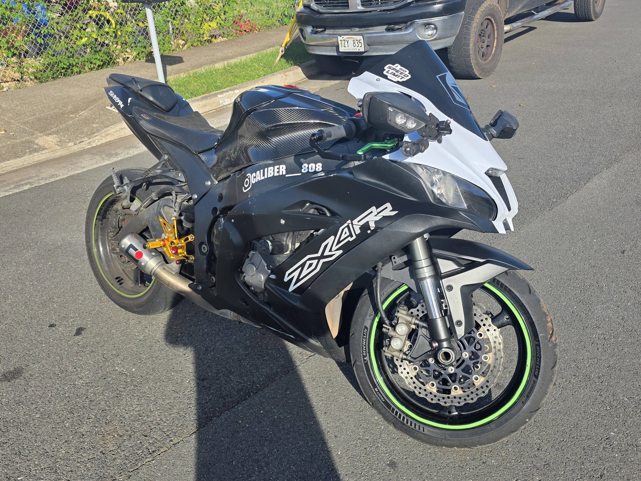 Here is my 2011 zx10r with 2016 face-lift and a zx4rr down badge