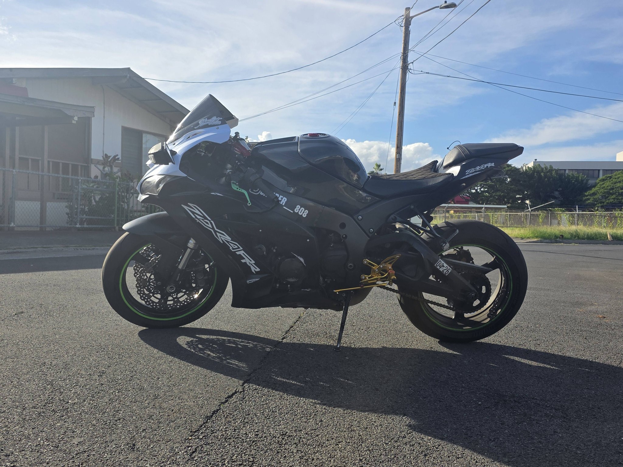 Here is my 2011 zx10r with 2016 face-lift and a zx4rr down badge