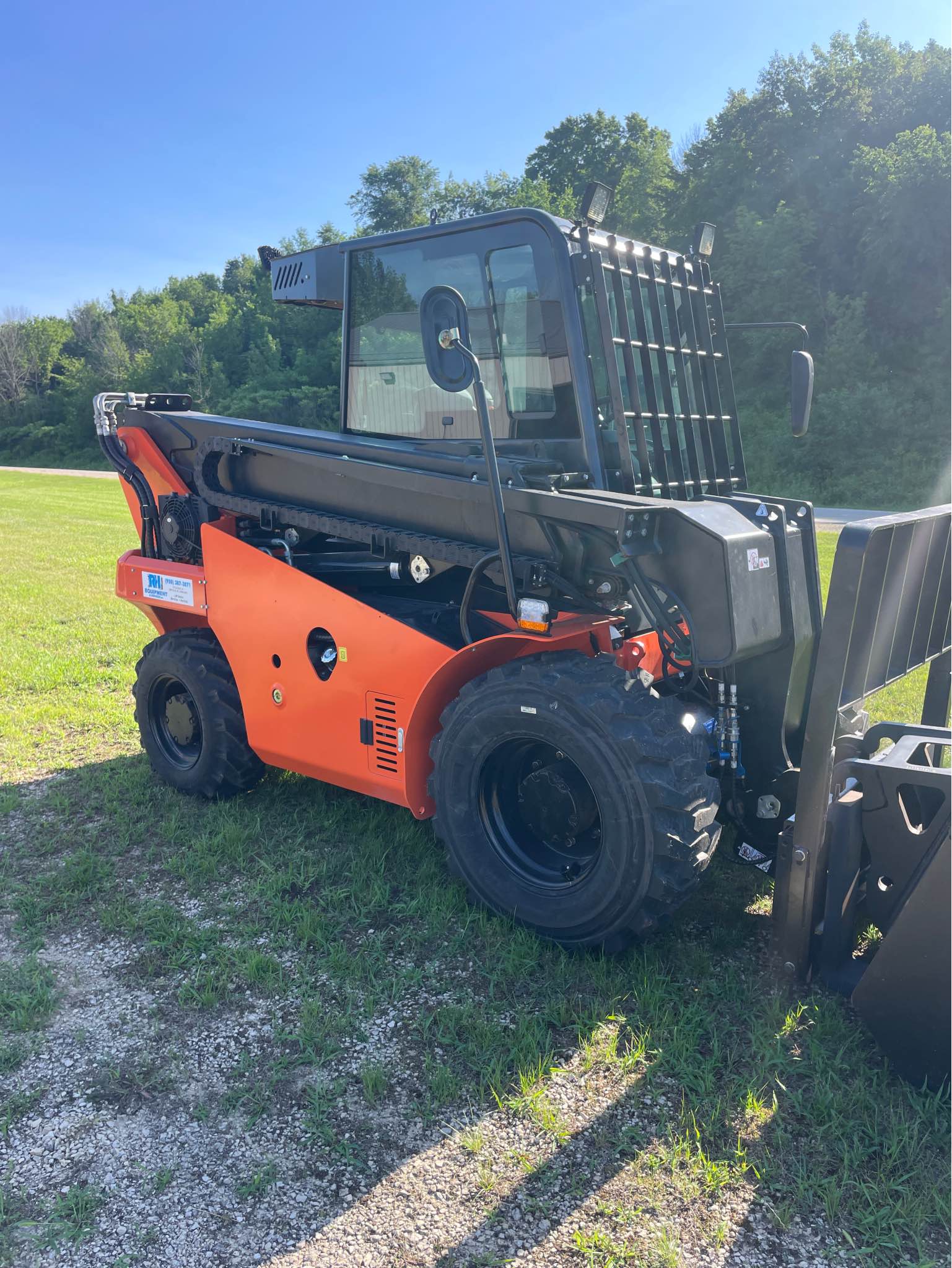 New 5000# Compact telehandler Cab,heat,air,forks and bucket ...