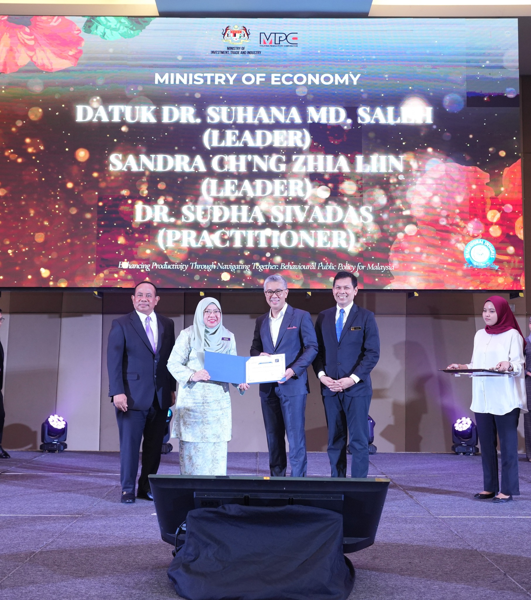 Tahniah diucapkan kepada YBhg. Datuk... - Kementerian Ekonomi | Facebook