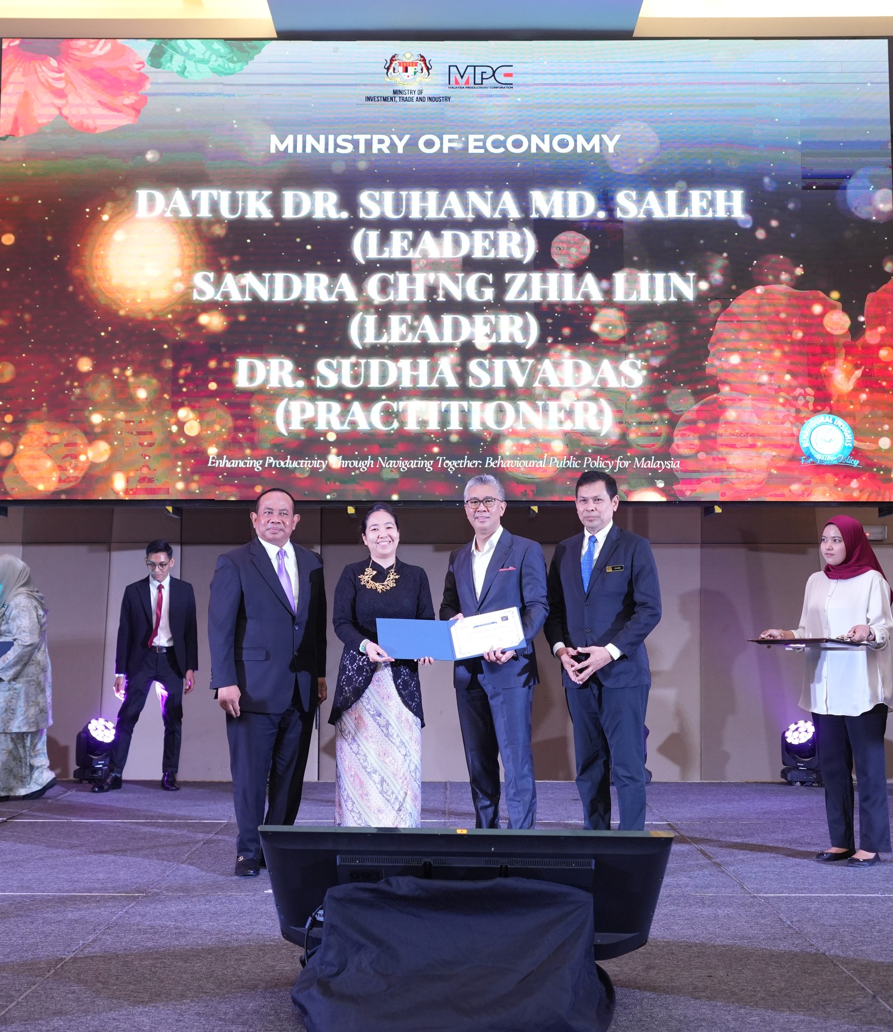 Tahniah diucapkan kepada YBhg. Datuk... - Kementerian Ekonomi | Facebook