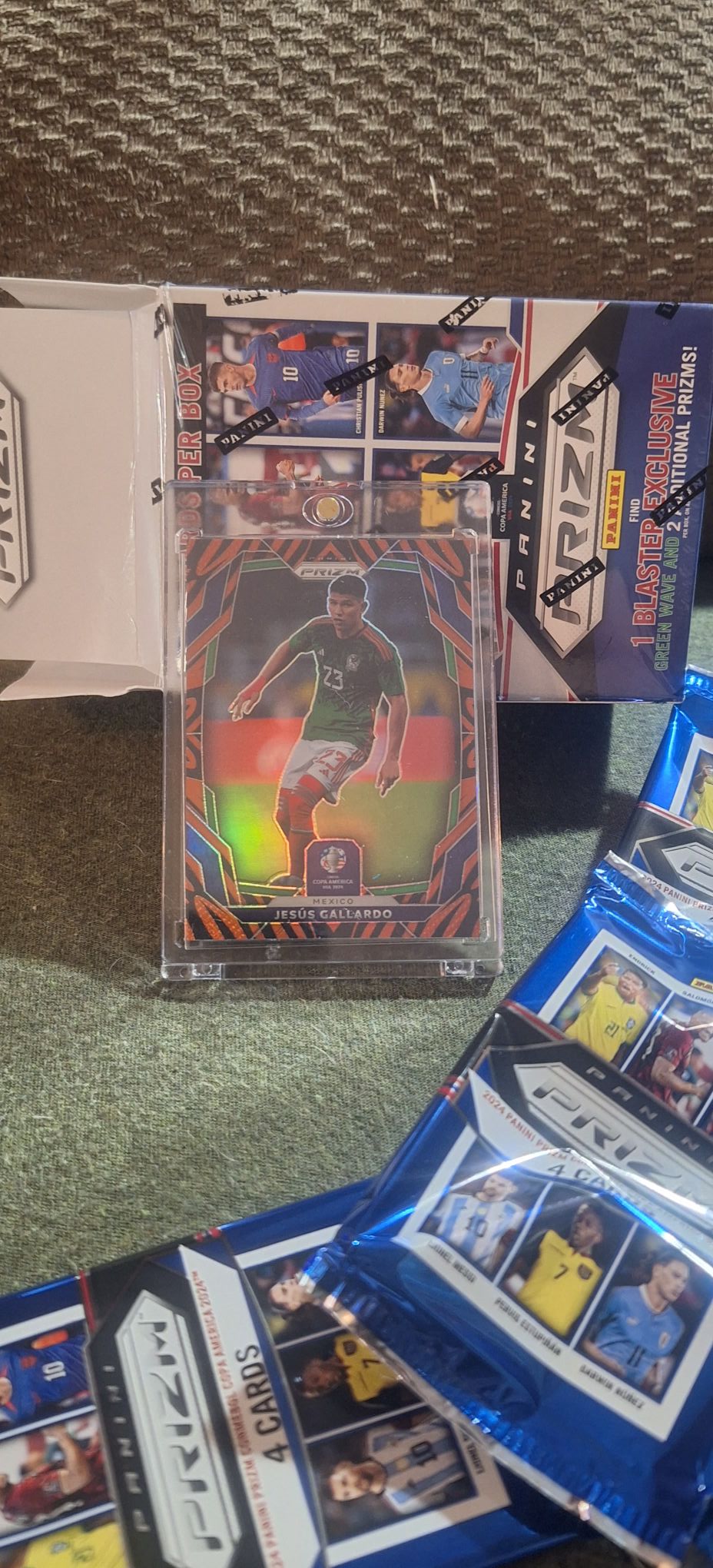soccer card sleeves GoesChange Penny for Trading Cards, 800 Count around zipper and waterproof material Gradesaver Pro - Pro Card