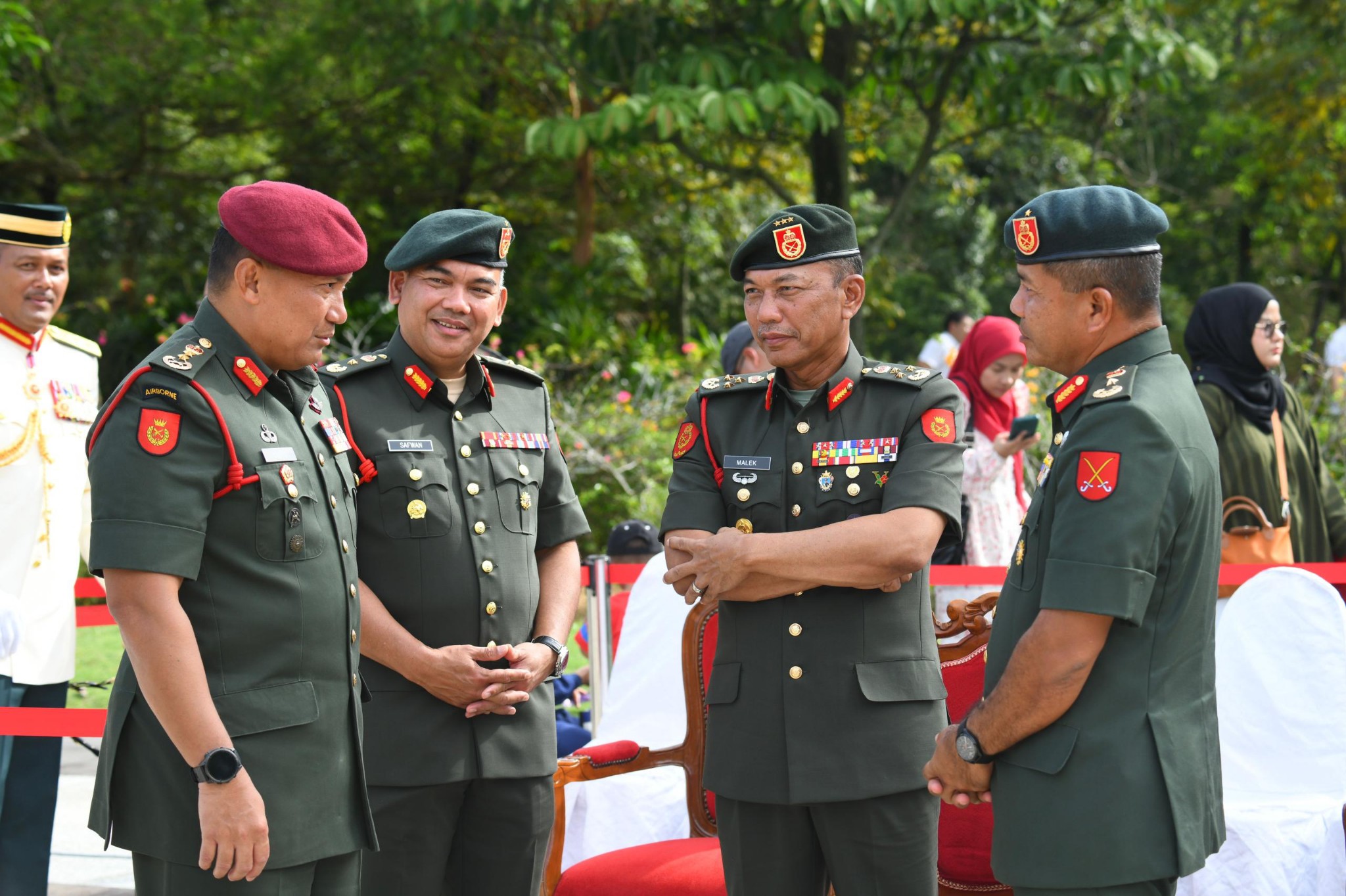 British - The State Palace Guard Exchange Ceremony Continues to Boost ...