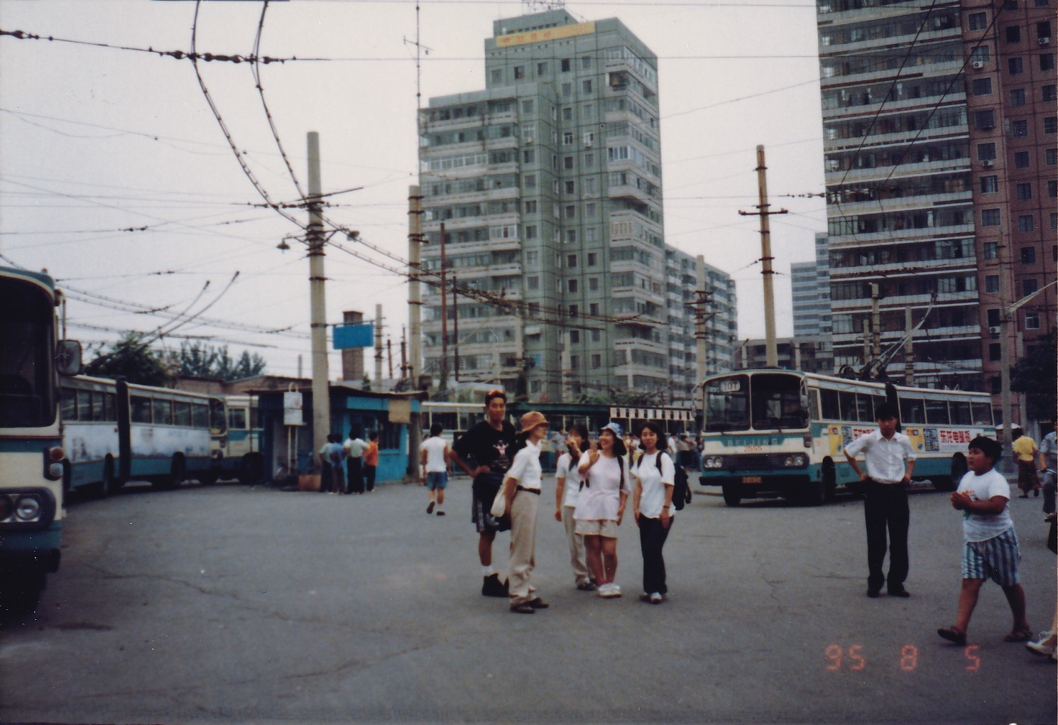 1995年7月、中国へ赴任したばかりのときに北京市内で撮ったバスの写真 