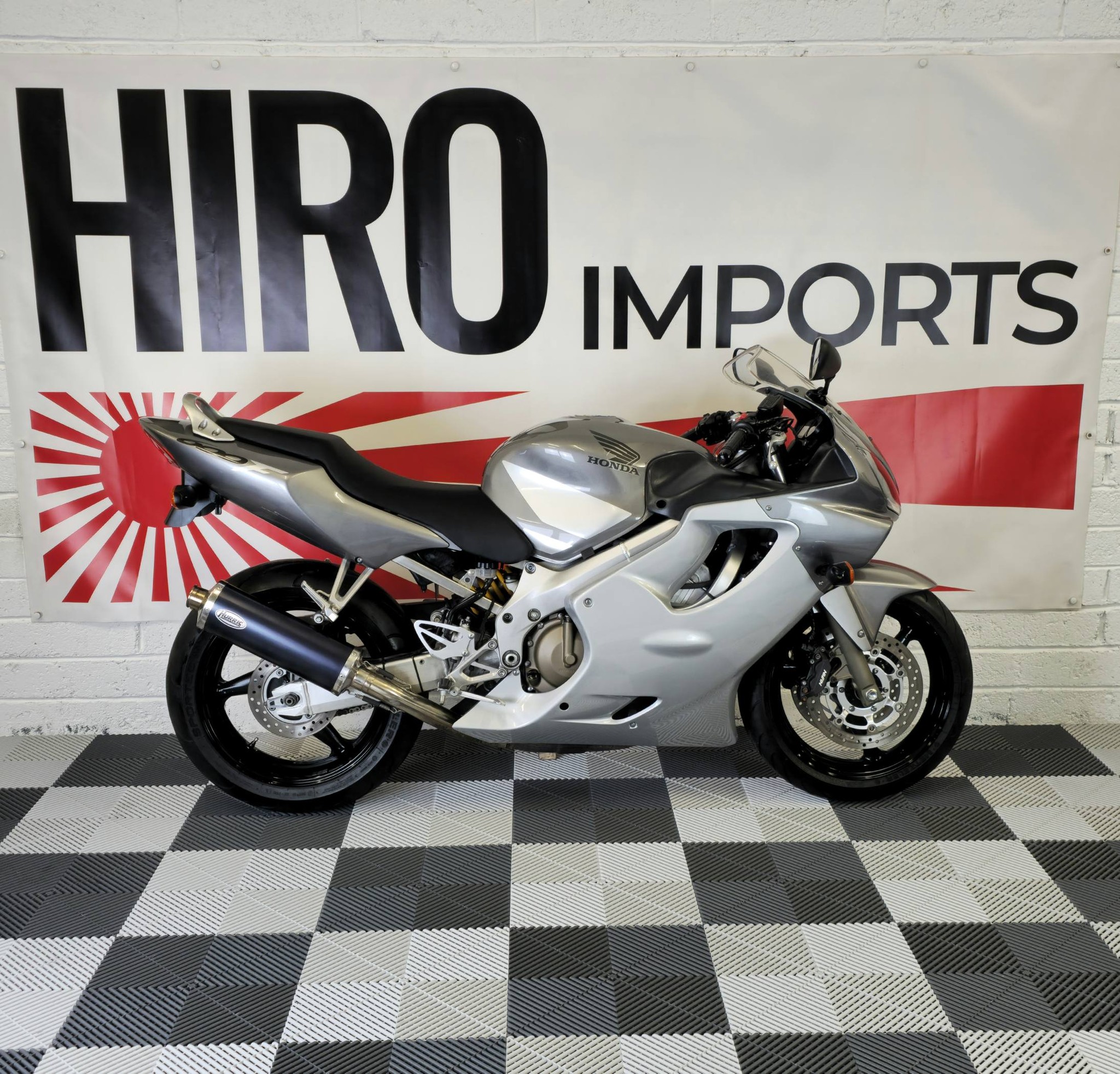 2005 Honda CBR600F – Eye catchingly clean! Mileage: 28,429 km