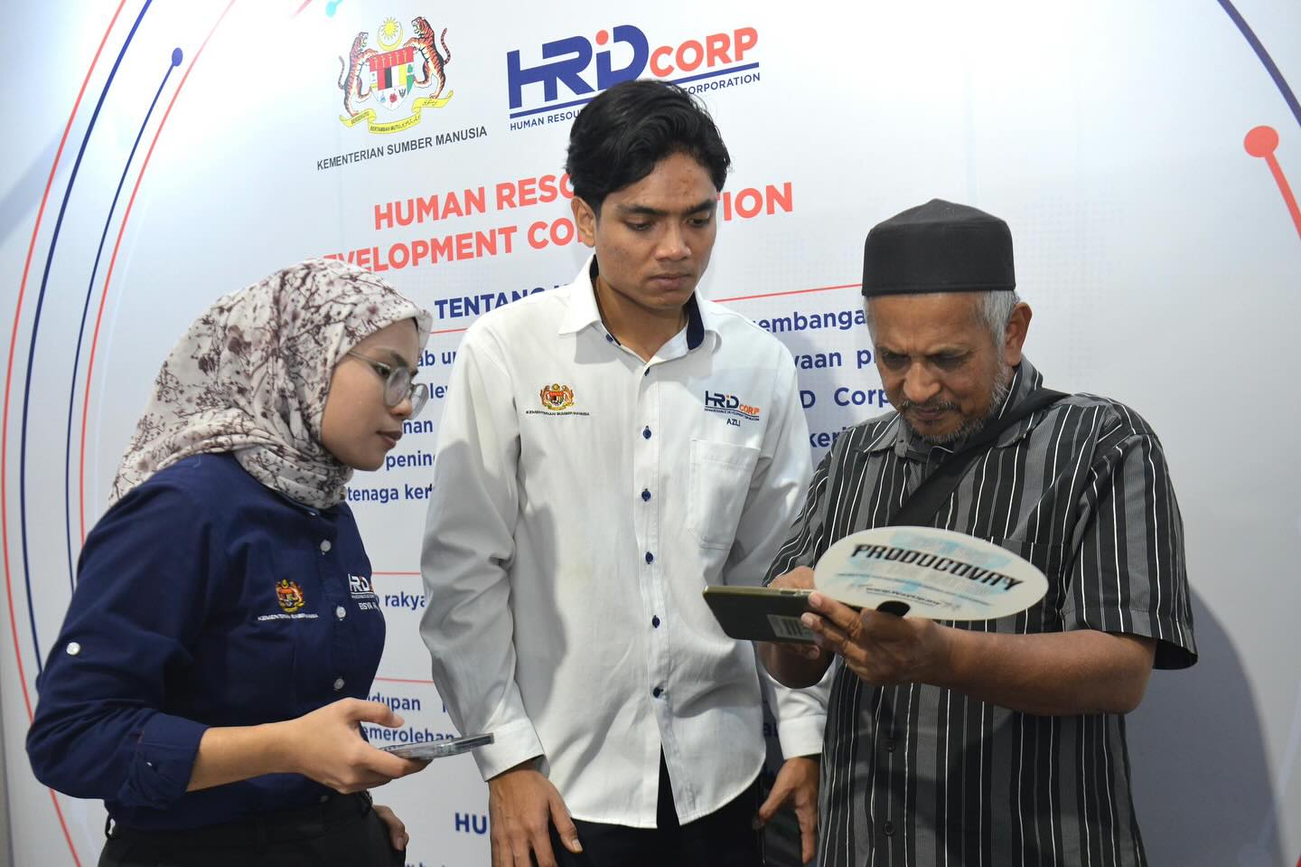🌺 Sekitar hari pertama reruai... - Kementerian Sumber Manusia