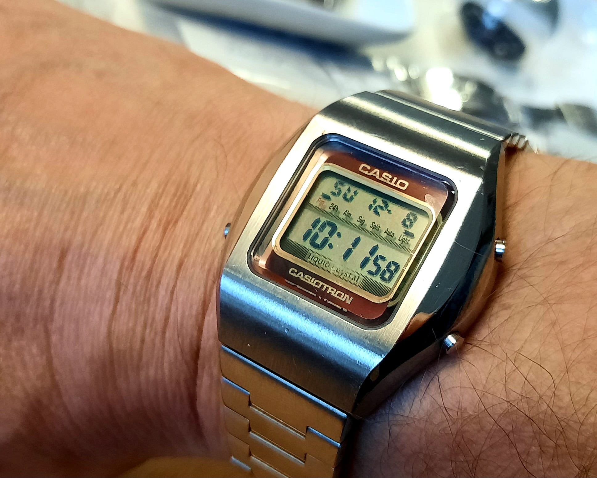 Wearing this semi-vintage watch from the 90s today. It