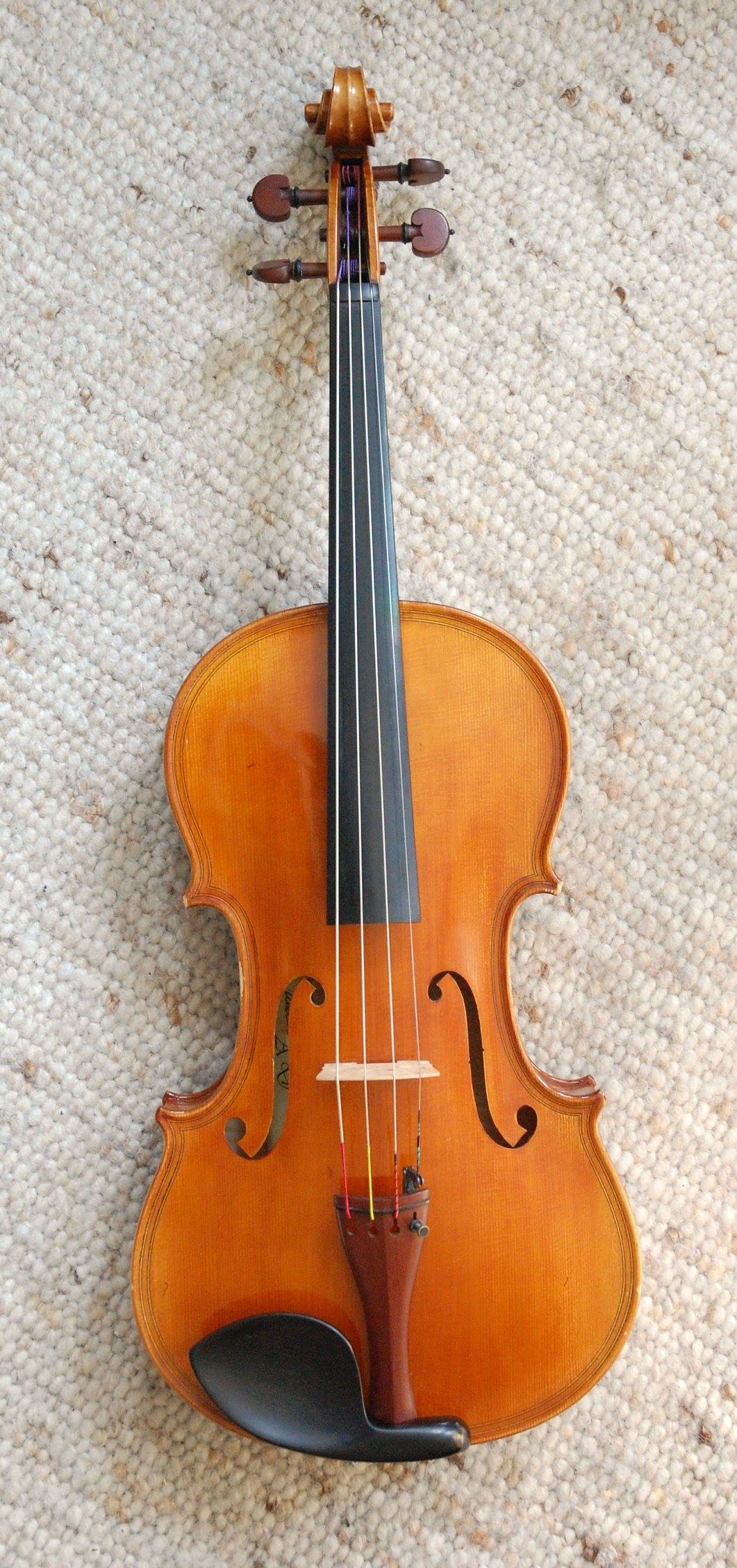 What is the value of a 1725 Alexandri Gagliano violin?