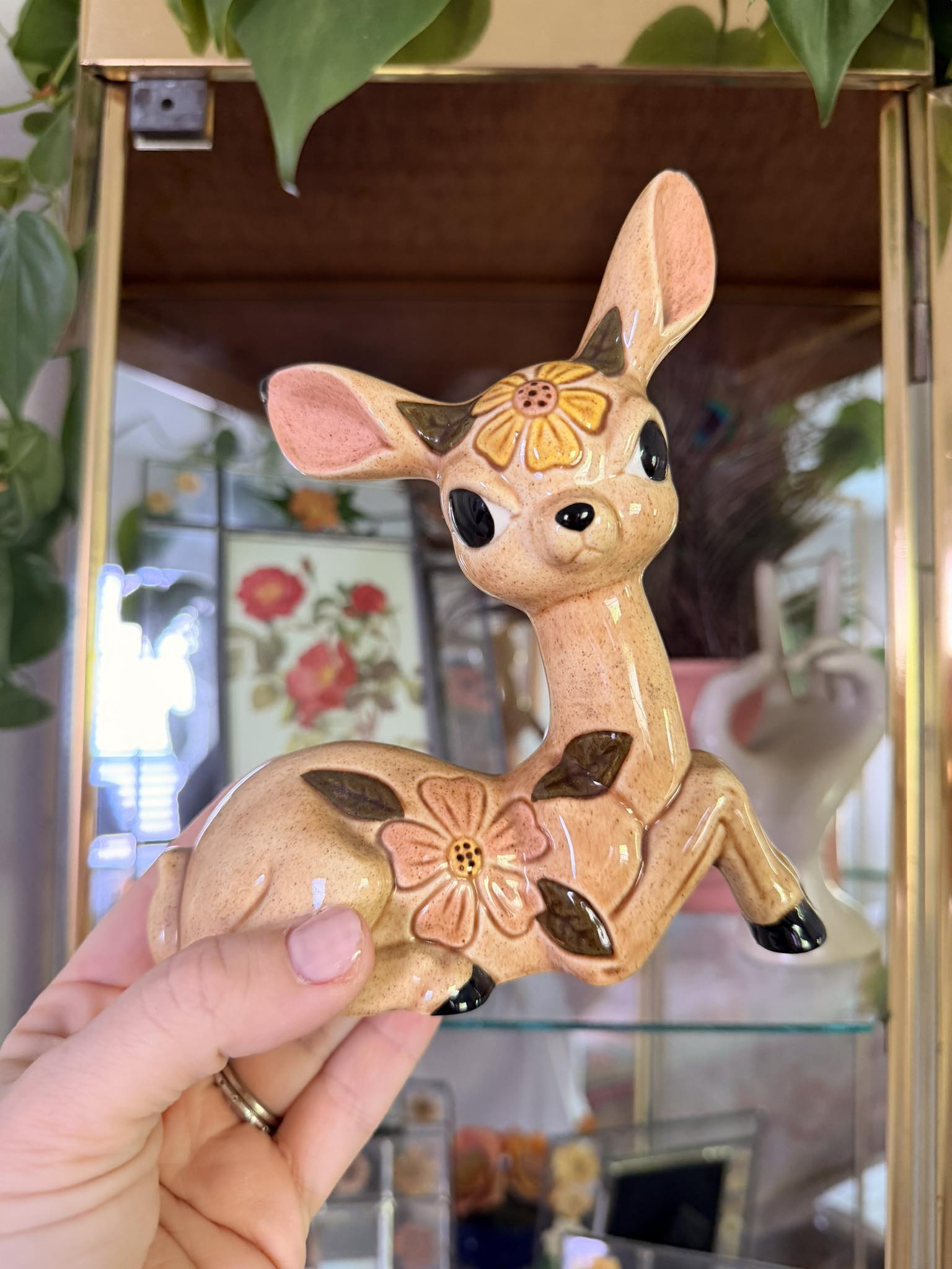 This charming vintage ceramic wall plaque from Holland Mold