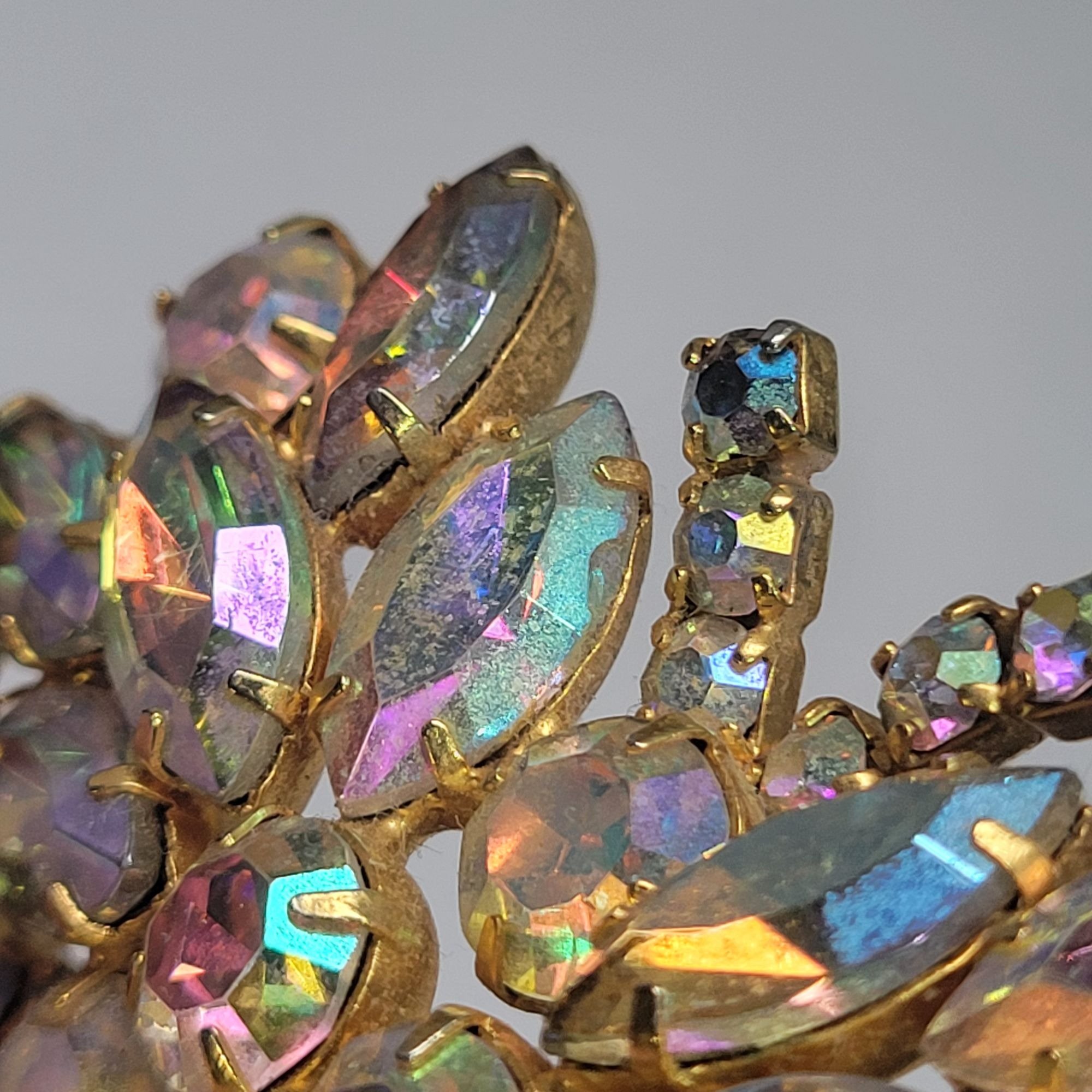 vintage-juliana-d-e-brooch-aurora-borealis-rhinestones-gold-tone