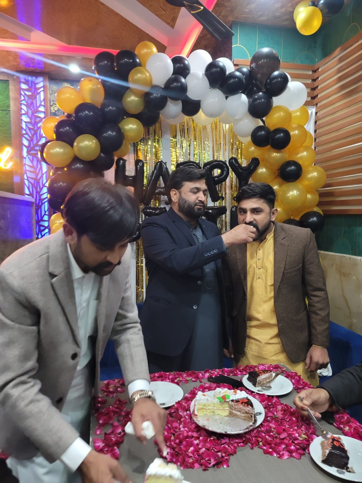 Qamar Riaz Adv