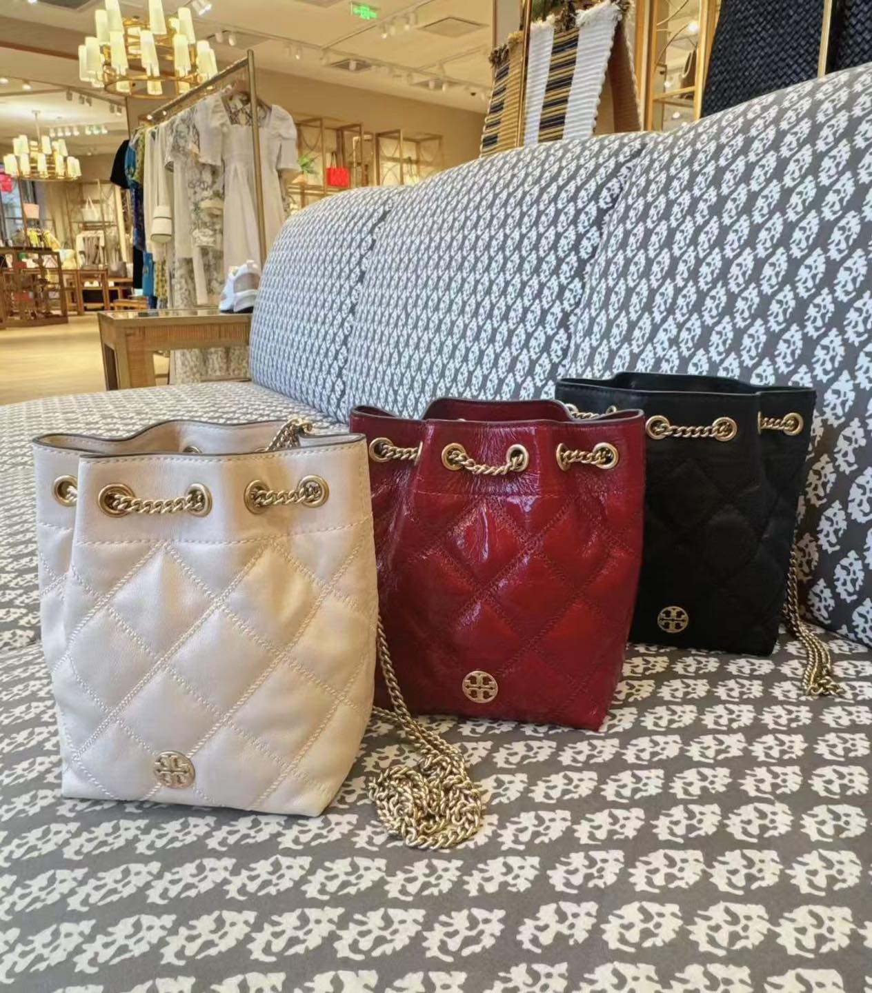 24新款来啦?Tory Burch Willa Mini Bucket Bag 怎么背都好看的水桶包 
