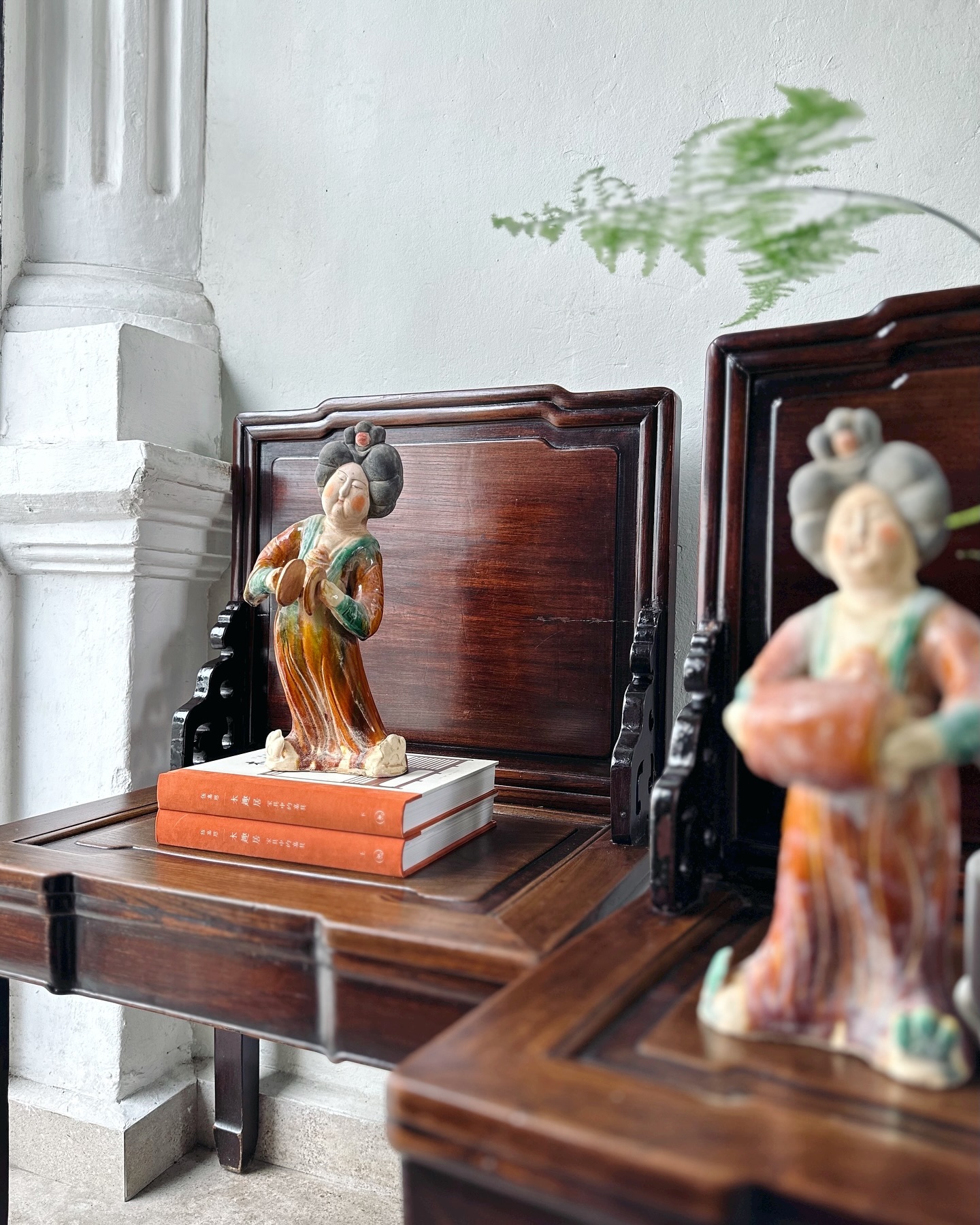 Zhejiang Elmwood “Screen” Chairs (屏风椅 píng fēng yǐ). These