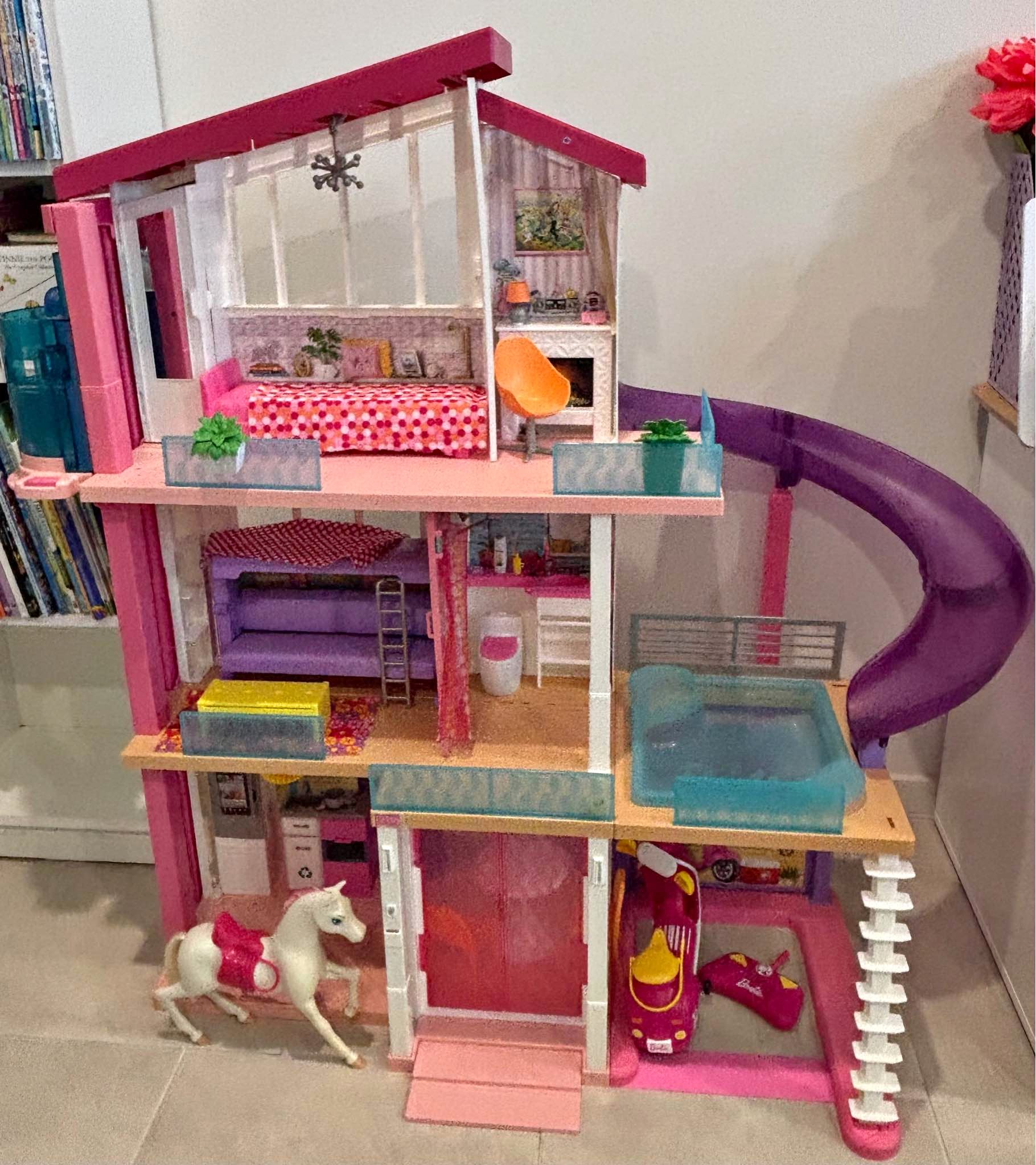 2011 Barbie Dream Housenull
