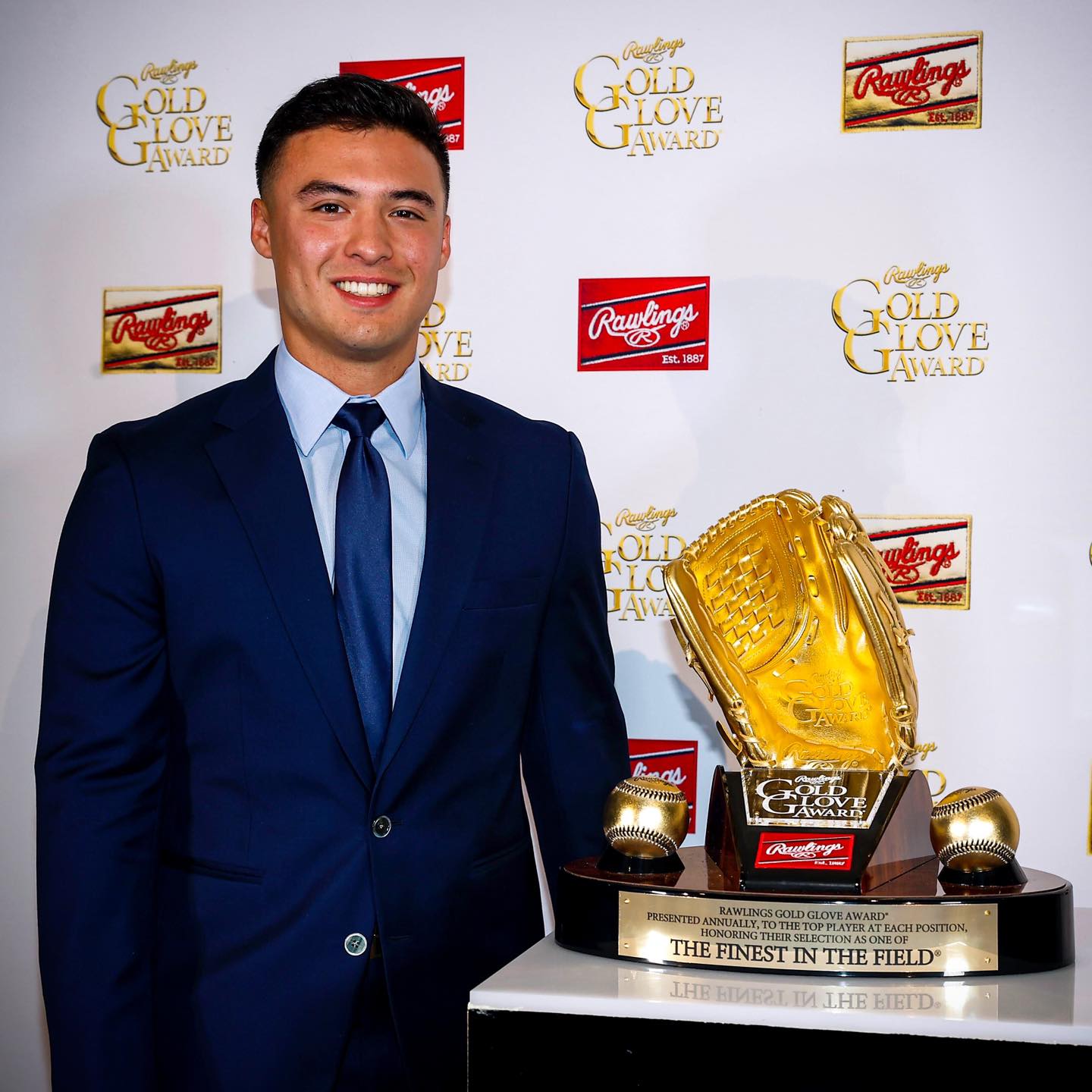 1st season in The Bigs ✔️ 1st Rawlings Gold Glove Award 