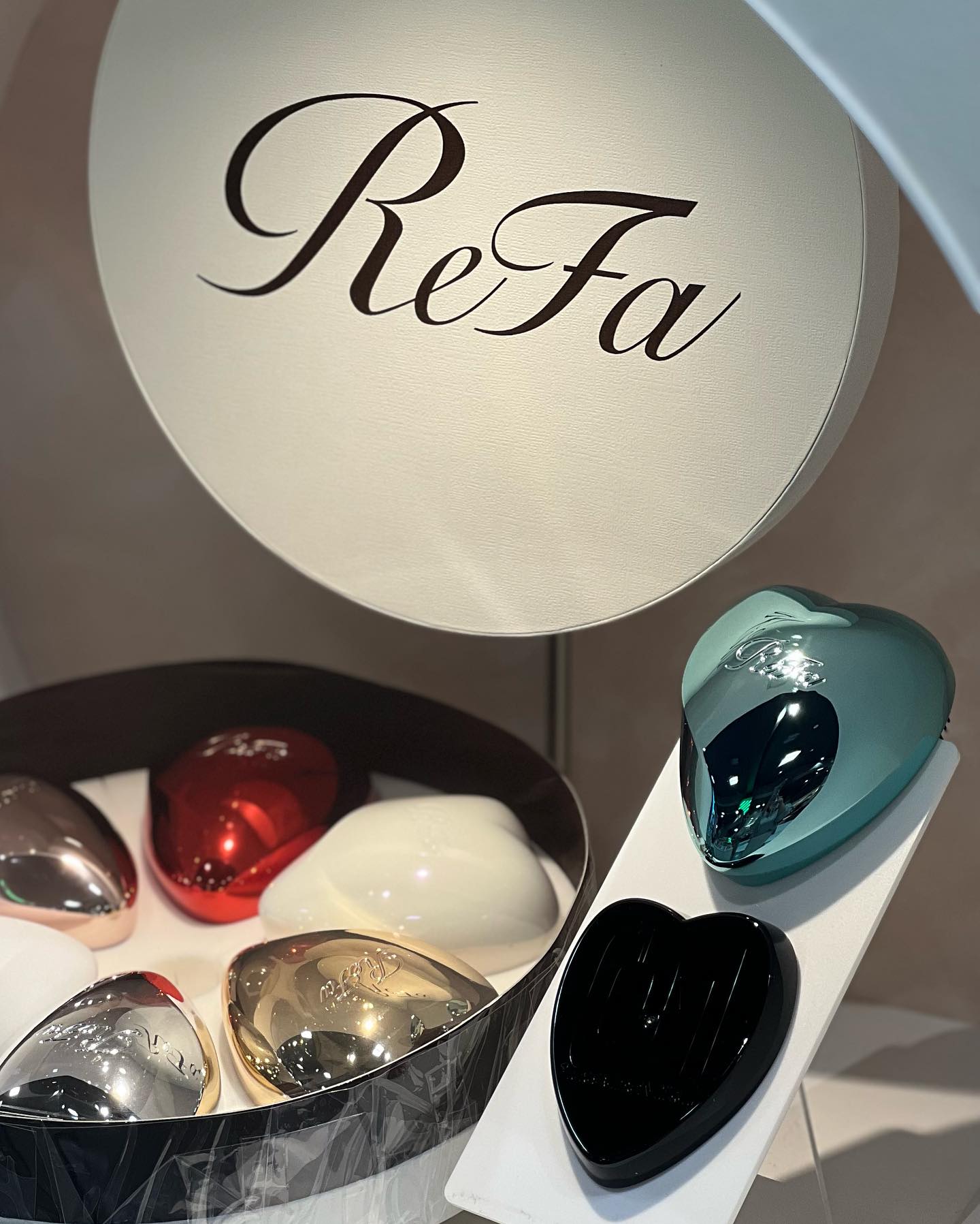 本日発売❤️🔥 「リファハートブラシ×初音ミク」のコラボカラー