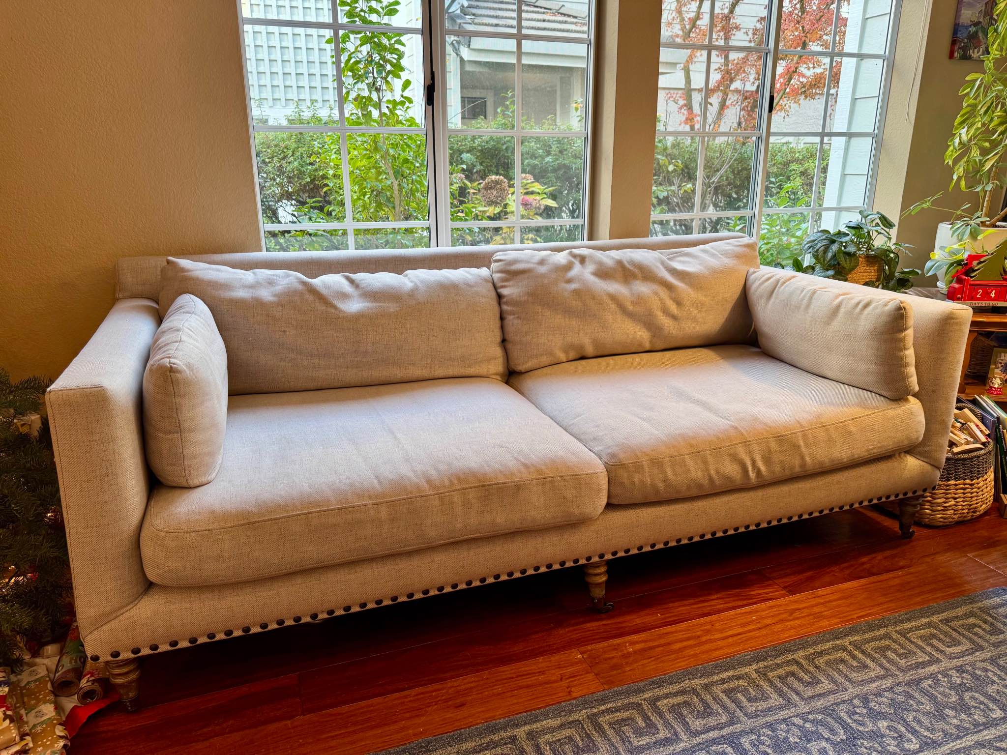 Pottery Barn Couch - Sofas, Loveseats & Sectionals - Danville