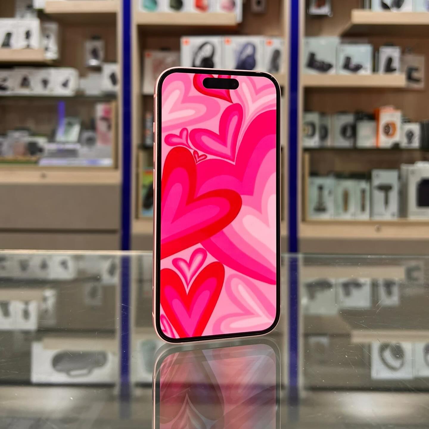 Used iPhone 15 128GB Pink in excellent condition: - 0 scratches 