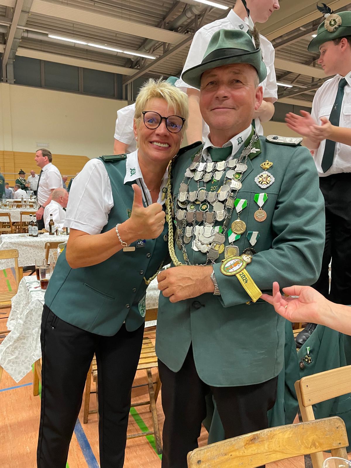 Schützenbruderschaft - - Liener hat einen neuen Bezirkskönig - Gestern ...