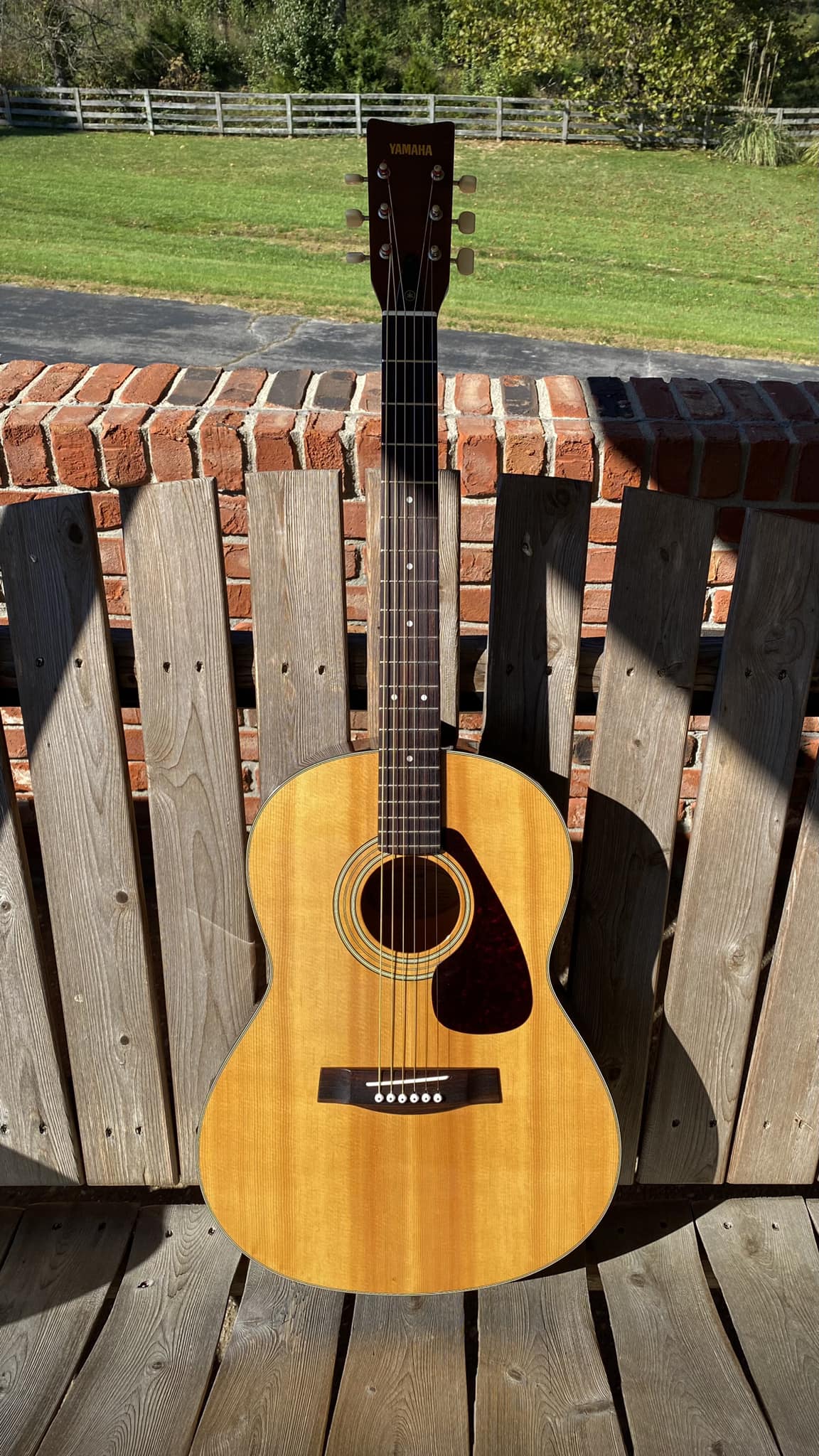Yamaha FG252 vintage guitar details
