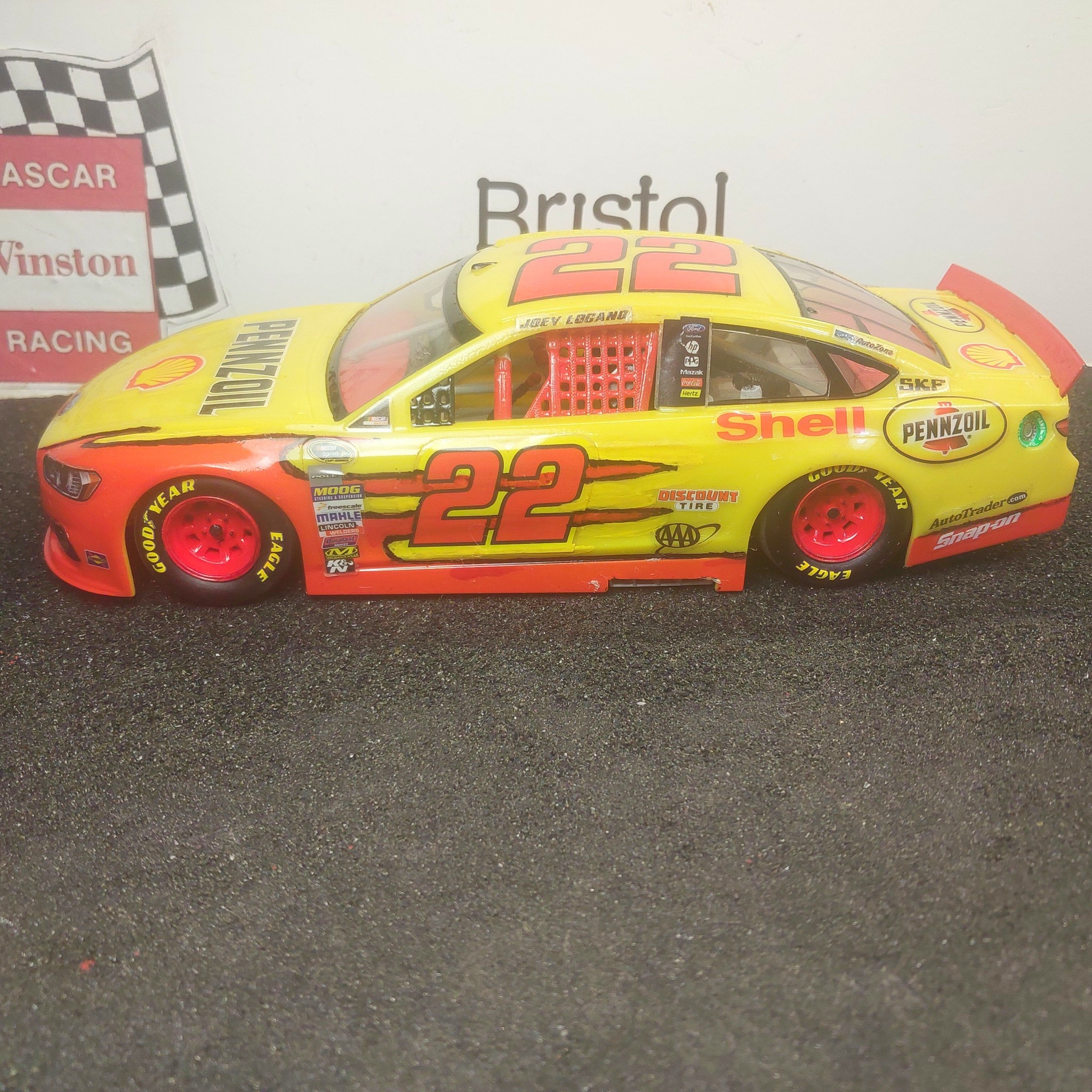 Lionel Joey Logano 2017 Ford Fusion #22 AAA - Modellino NASCAR 1:24 Diecast