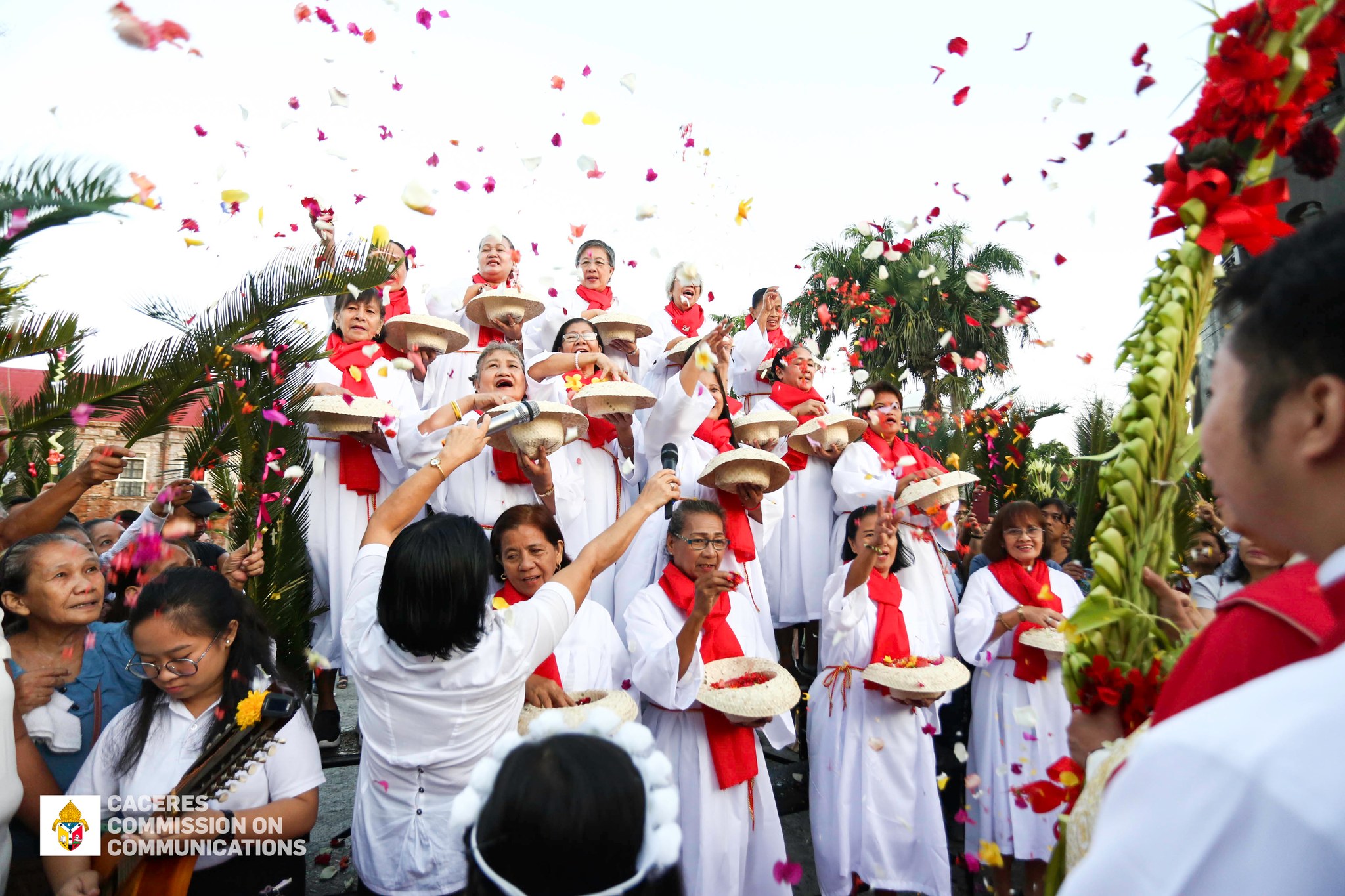 Rappler - Catholic parishioners at the Naga Metropolitan Cathedral in ...