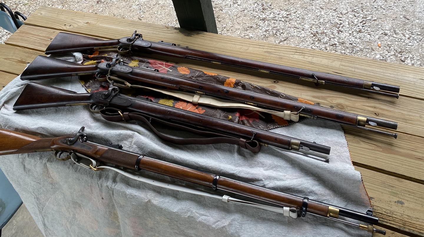A very rare sight: two Pattern 1851... - Paper Cartridges