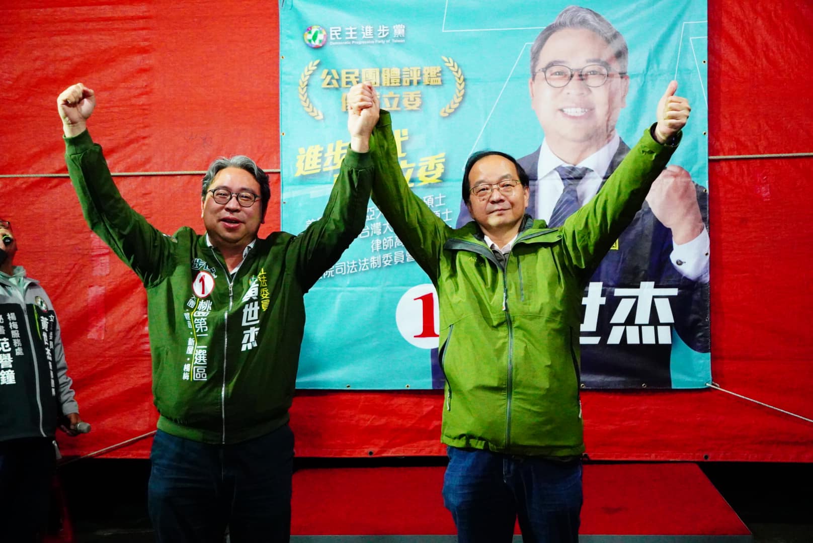 黃世杰 - 選舉倒數24小時，這幾天氣溫下滑，就像對手的奧步，讓人感到心寒。但是，就像不畏天寒前來聆聽世杰政績政見的鄉...