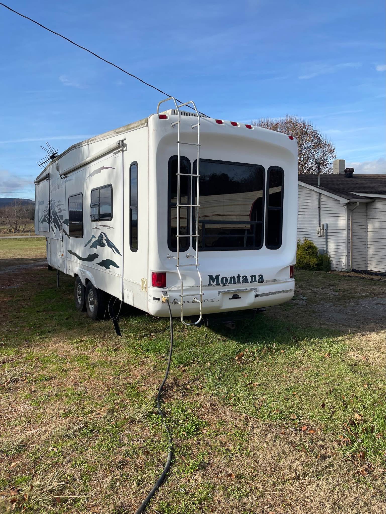 2005 Montana by keystone - 2 slide outs -2995- 5th wheel camper . Clean ...