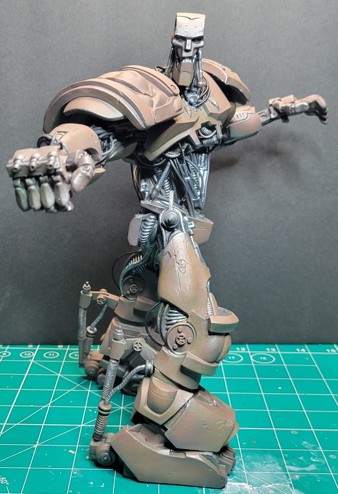 ABC war robot from Judge Dredd 1/9th scale vinyl.