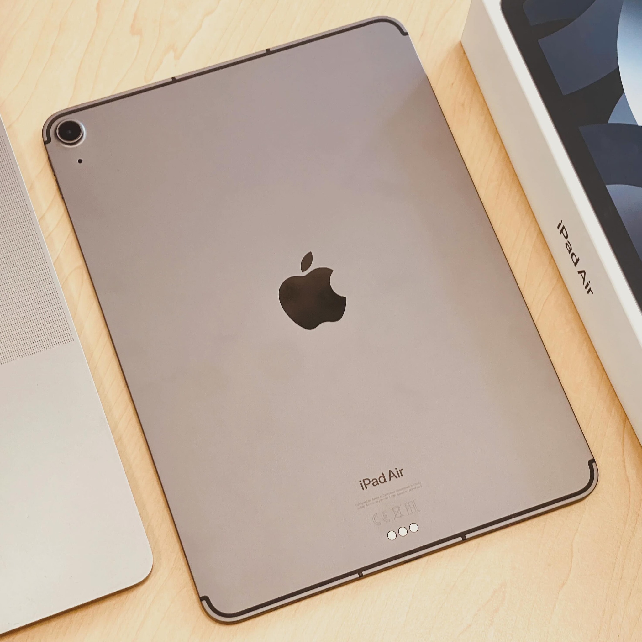 MacShack - Apple iPad Air 5th Gen M1 (256GB, Wifi & Cellular 