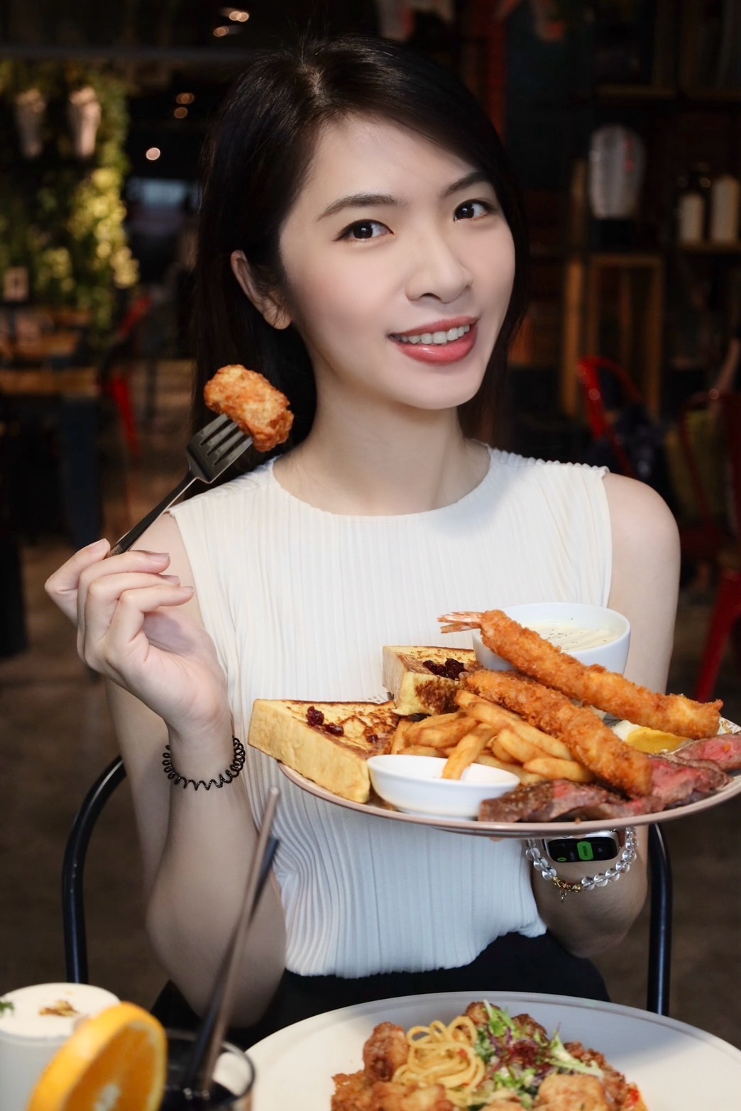 阿云帶你遊逮丸 - 必吃！豪邁大份量早午餐，竟有炸蝦、牛排、鹽酥雞！https://ayun.tw/treesun20... | Facebook