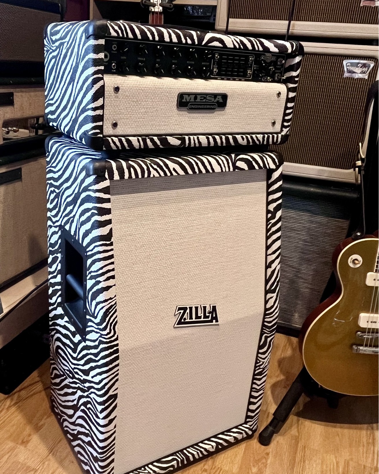 Plum Fatboy 2x12 with black hardware, black pipe and salt'n'pepper