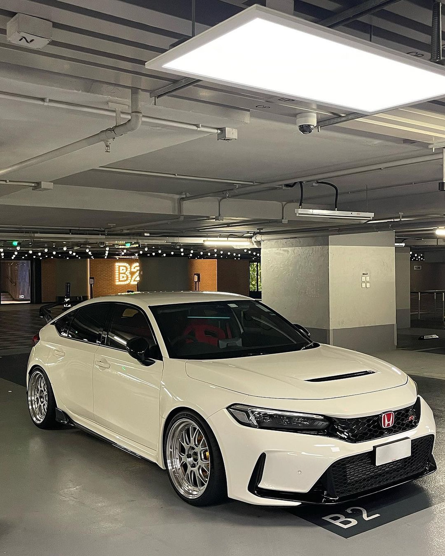 BBS LM-R 19x9.5 in Diamond Silver finish looks so perfect for this 
