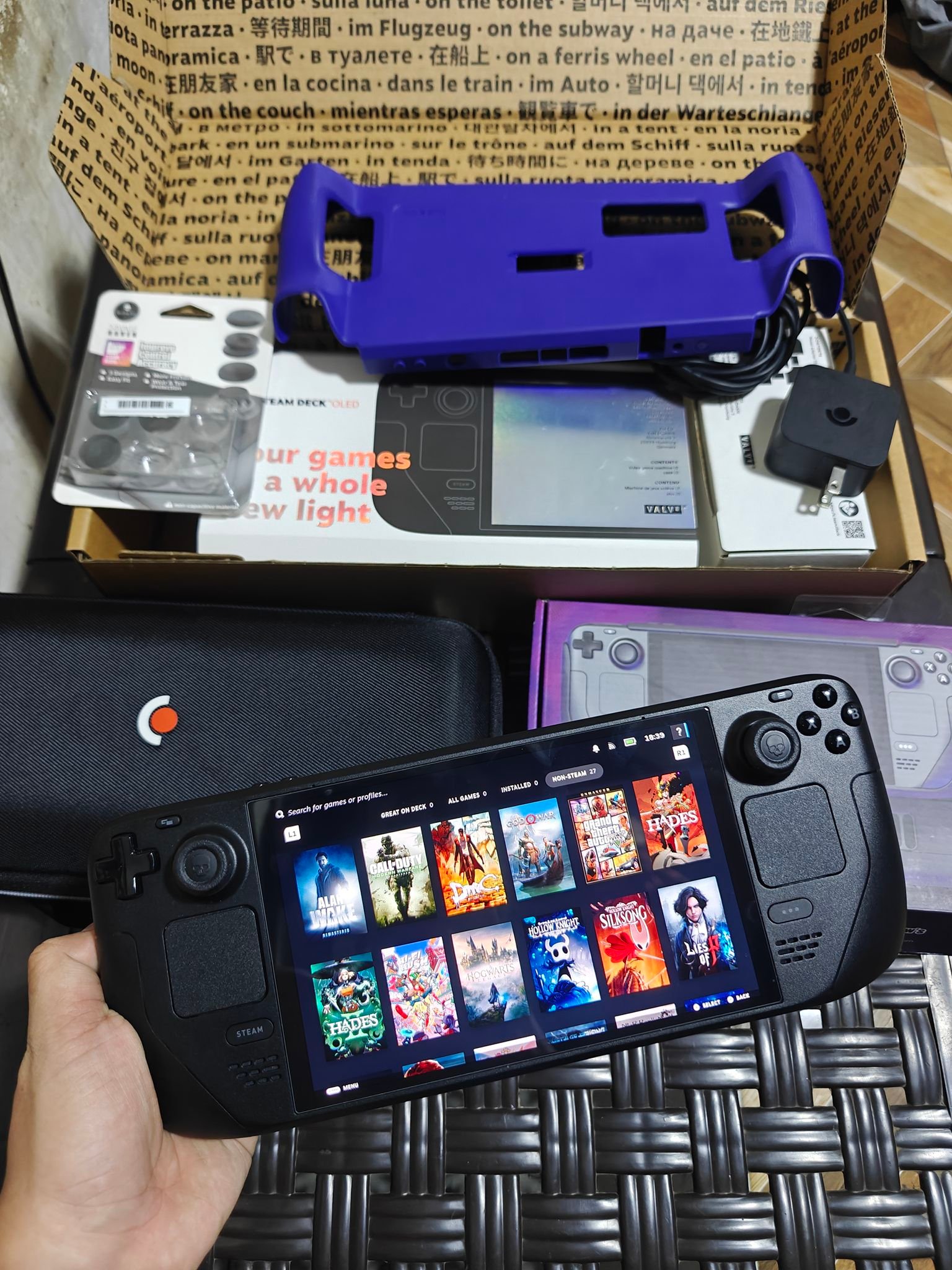 STEAM DECK OLED 512GB SSD + 512GB SD Card NO ISSUE. GOOD AS NEW 