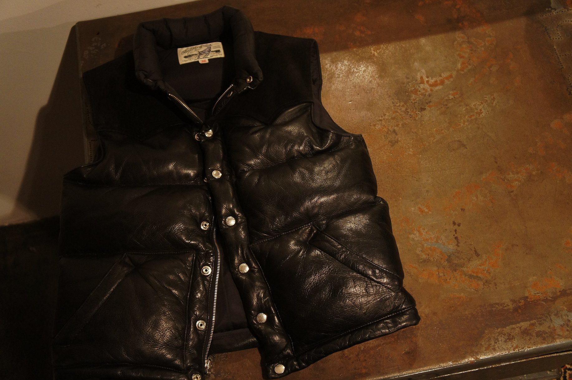 JOE MCCOY Down Vest / Deerskin BLACK Inspired by the vests worn by 