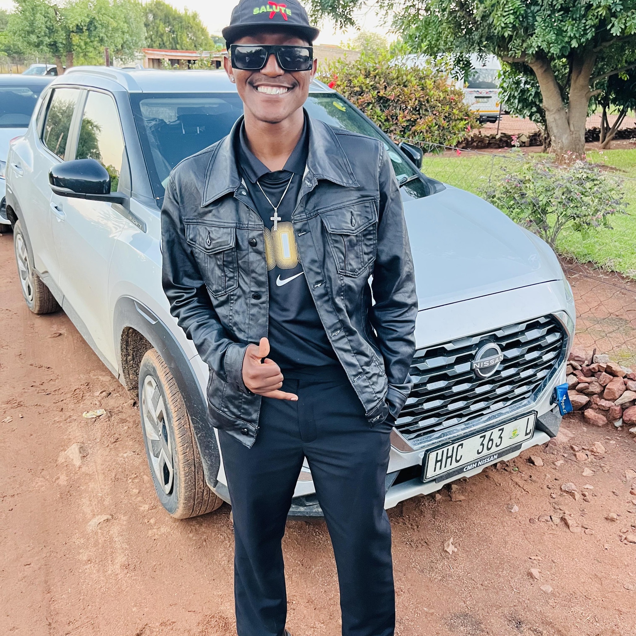 Teaching small girl dance moves, o tshwarela ka Pele ngwano.🔥🔥😂 ️ Caro ...