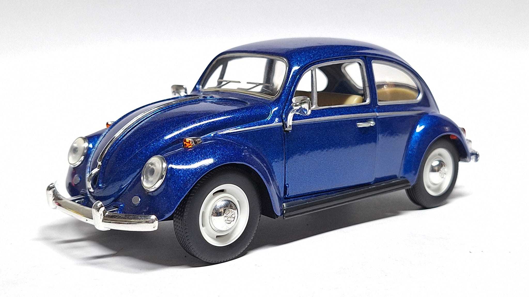 More detailed pics of our NEW Volkswagen Beetle 1996 Mini-Z