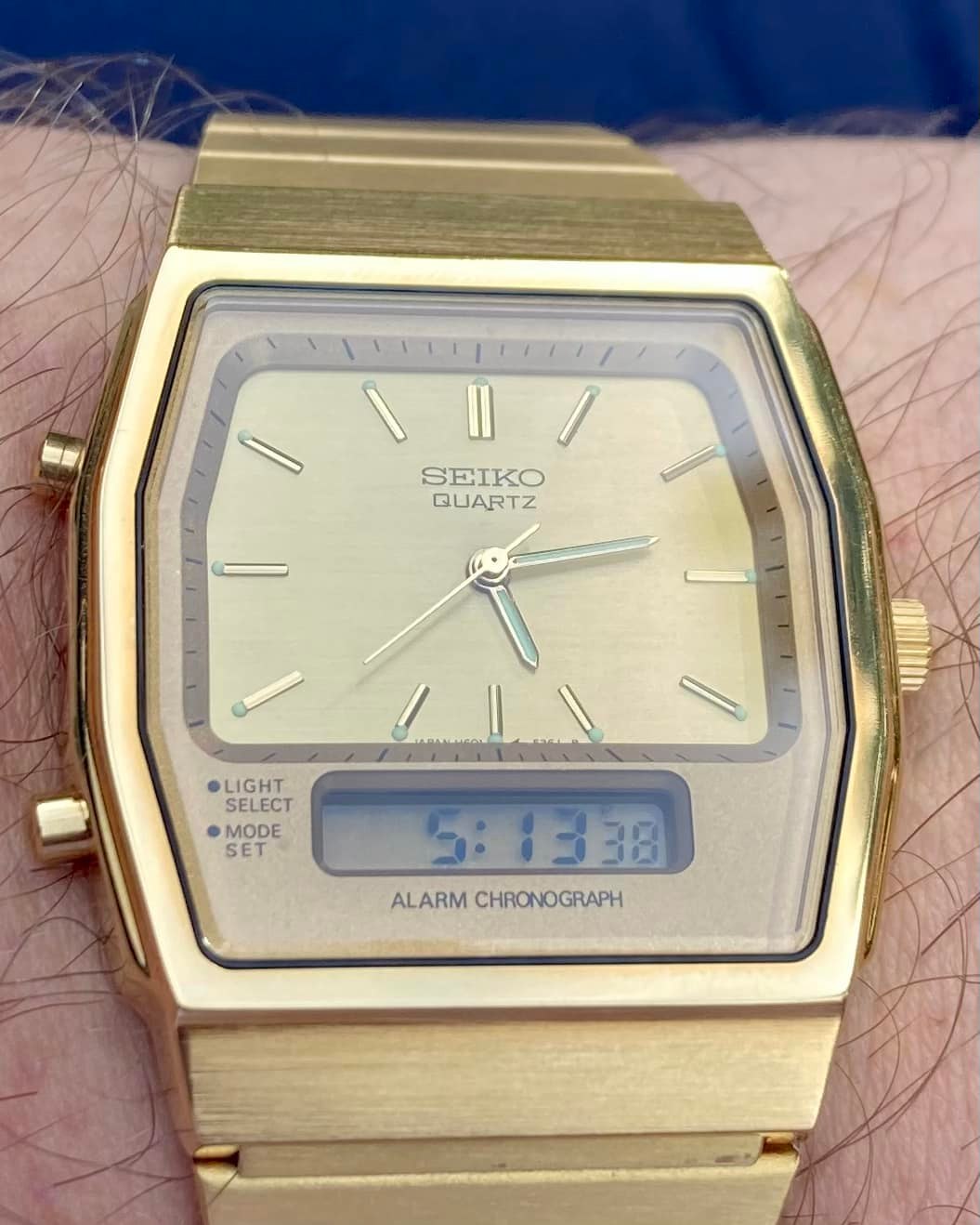 May of 1990 production, H601-5400. Gold dial, case and bracelet